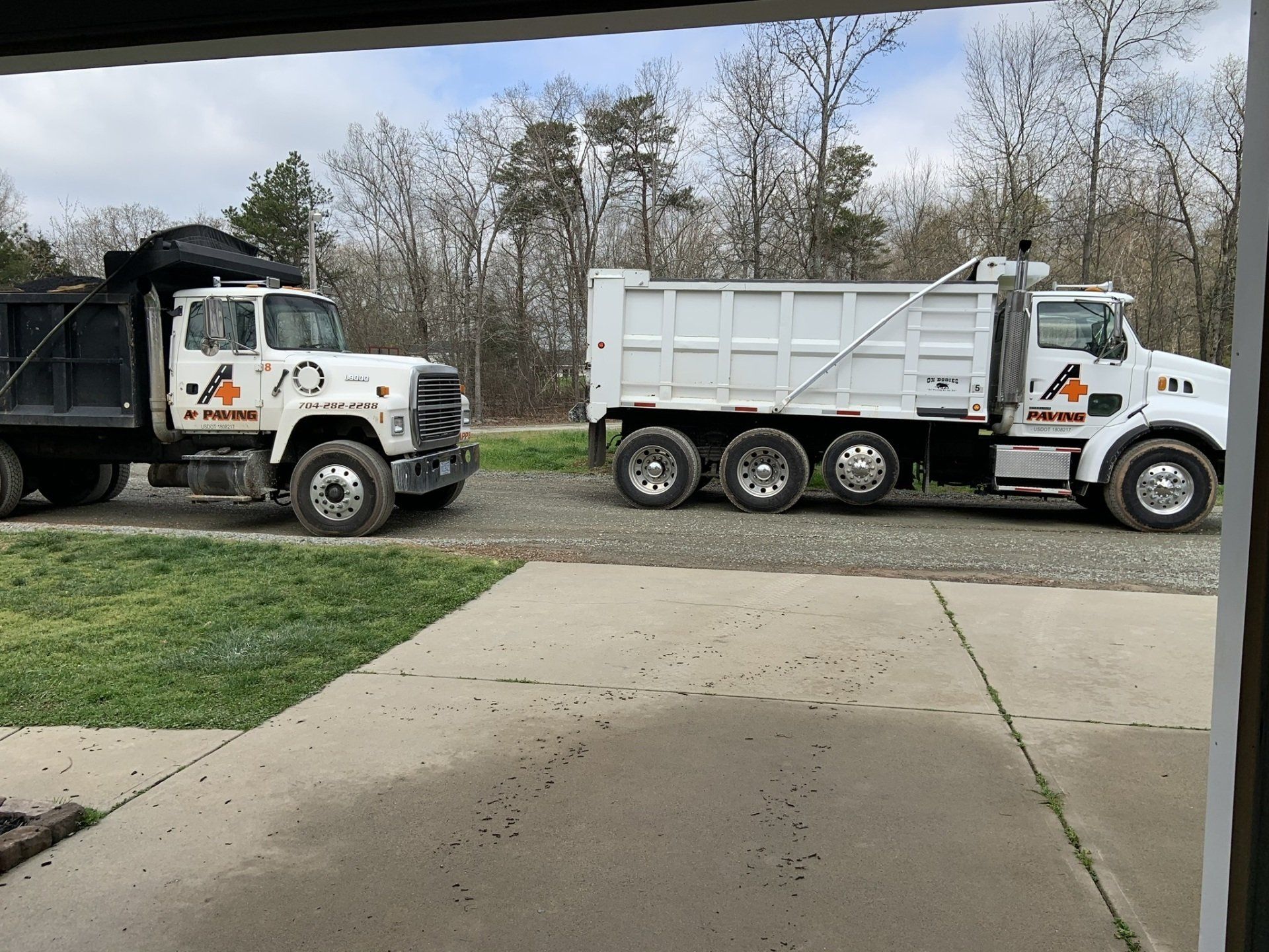Asphalt and sealcoating services