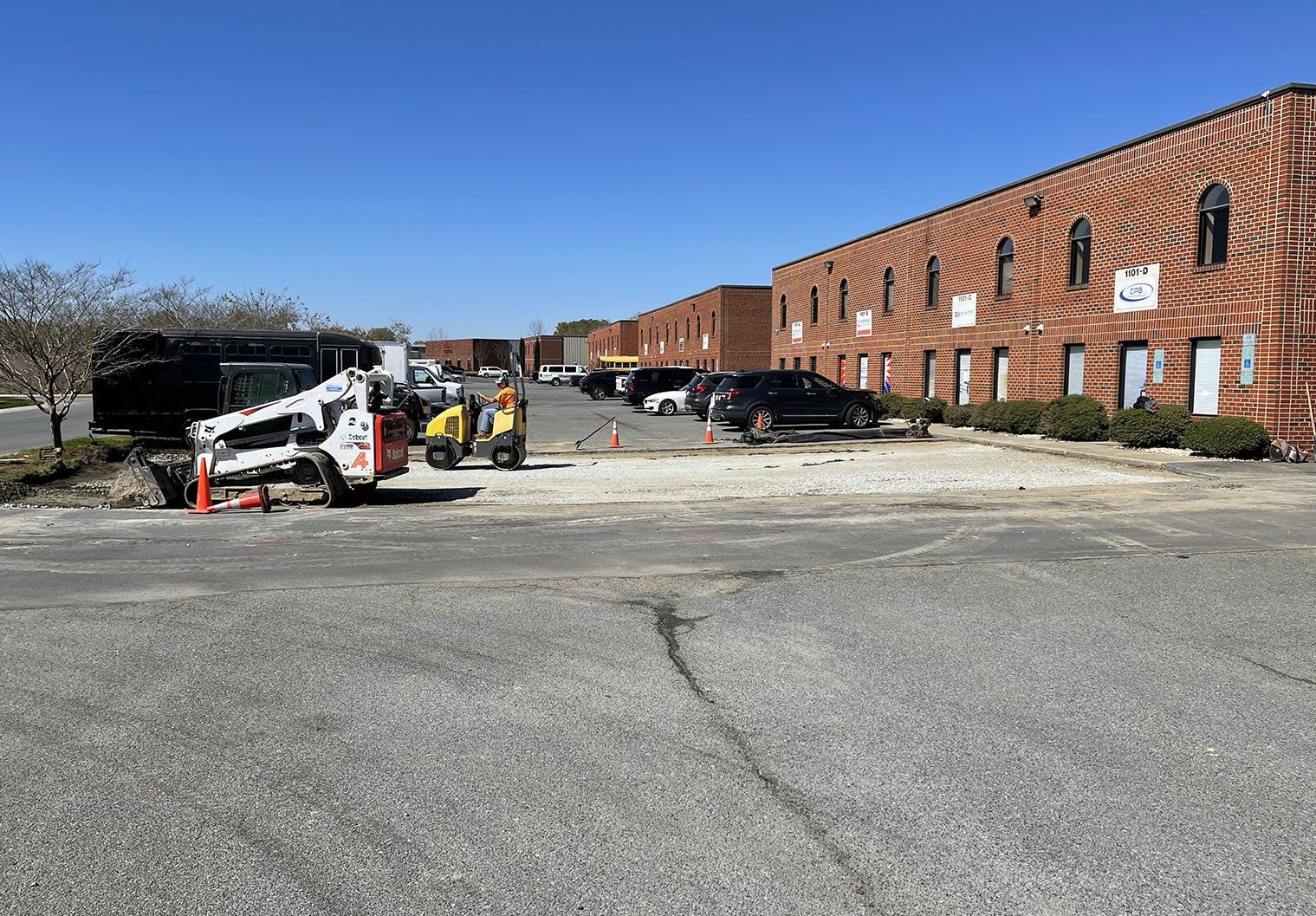 Asphalt and sealcoating services