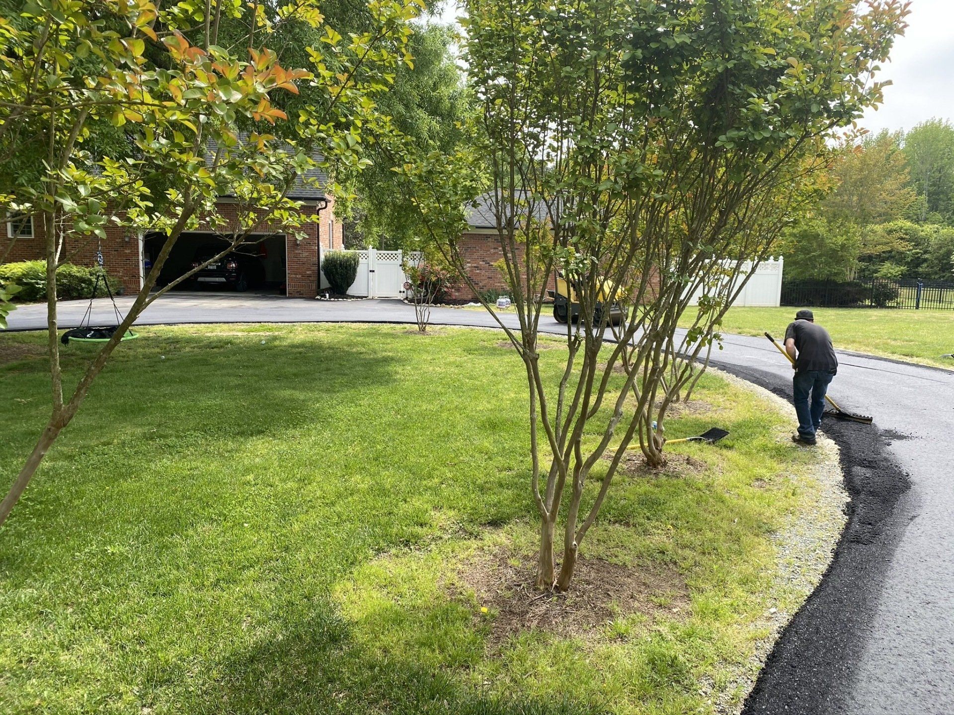 Asphalt and sealcoating services