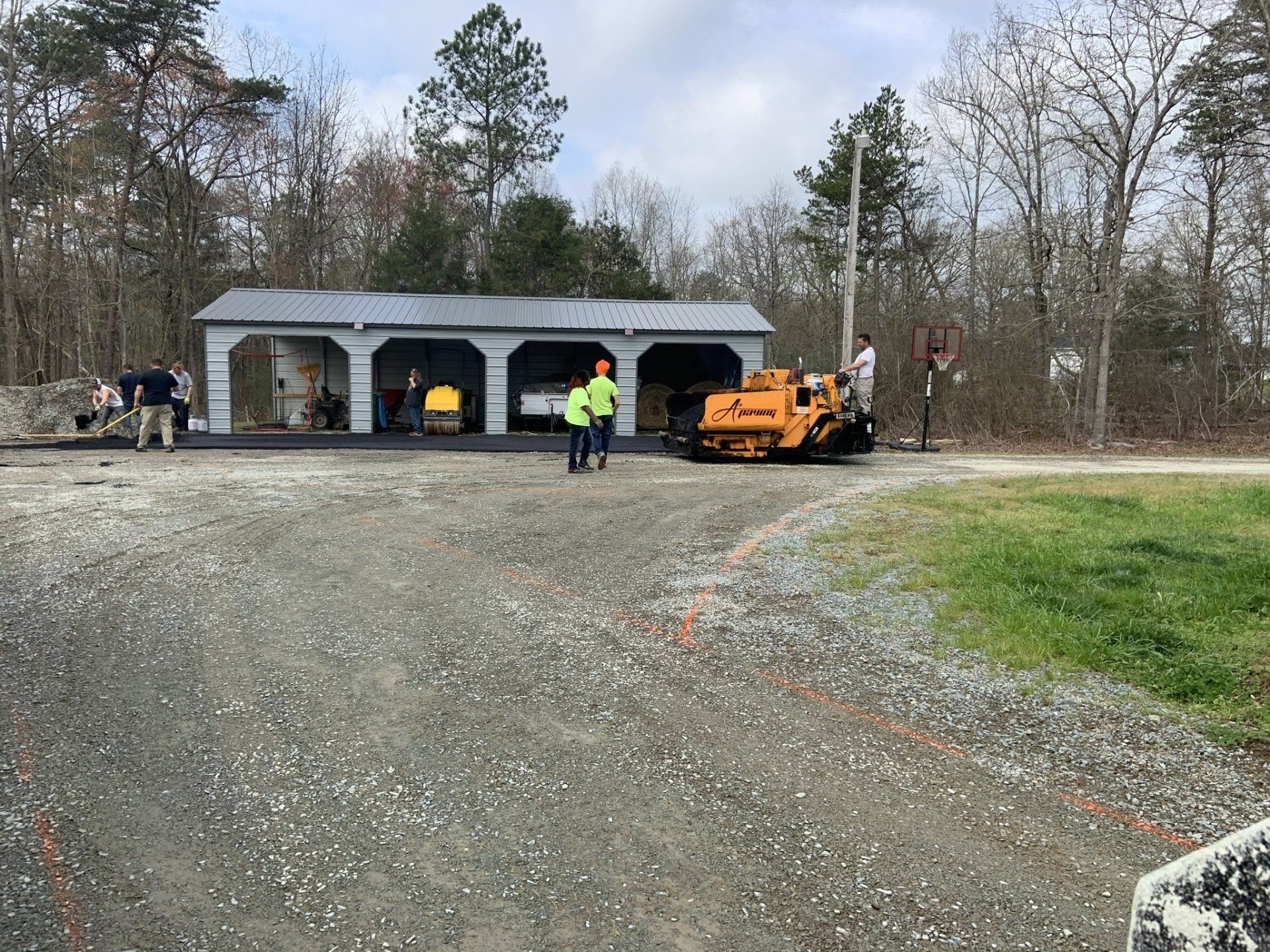 Asphalt and sealcoating services