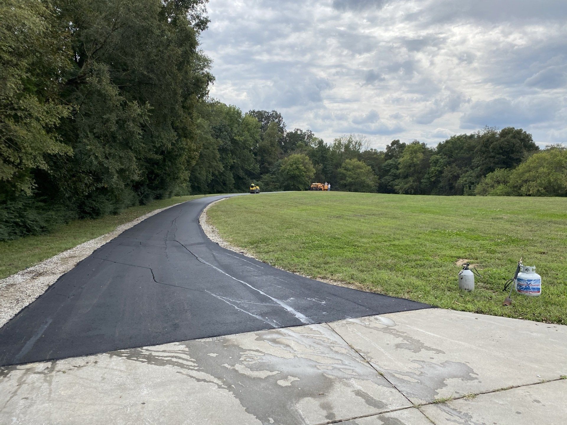 Asphalt and sealcoating services
