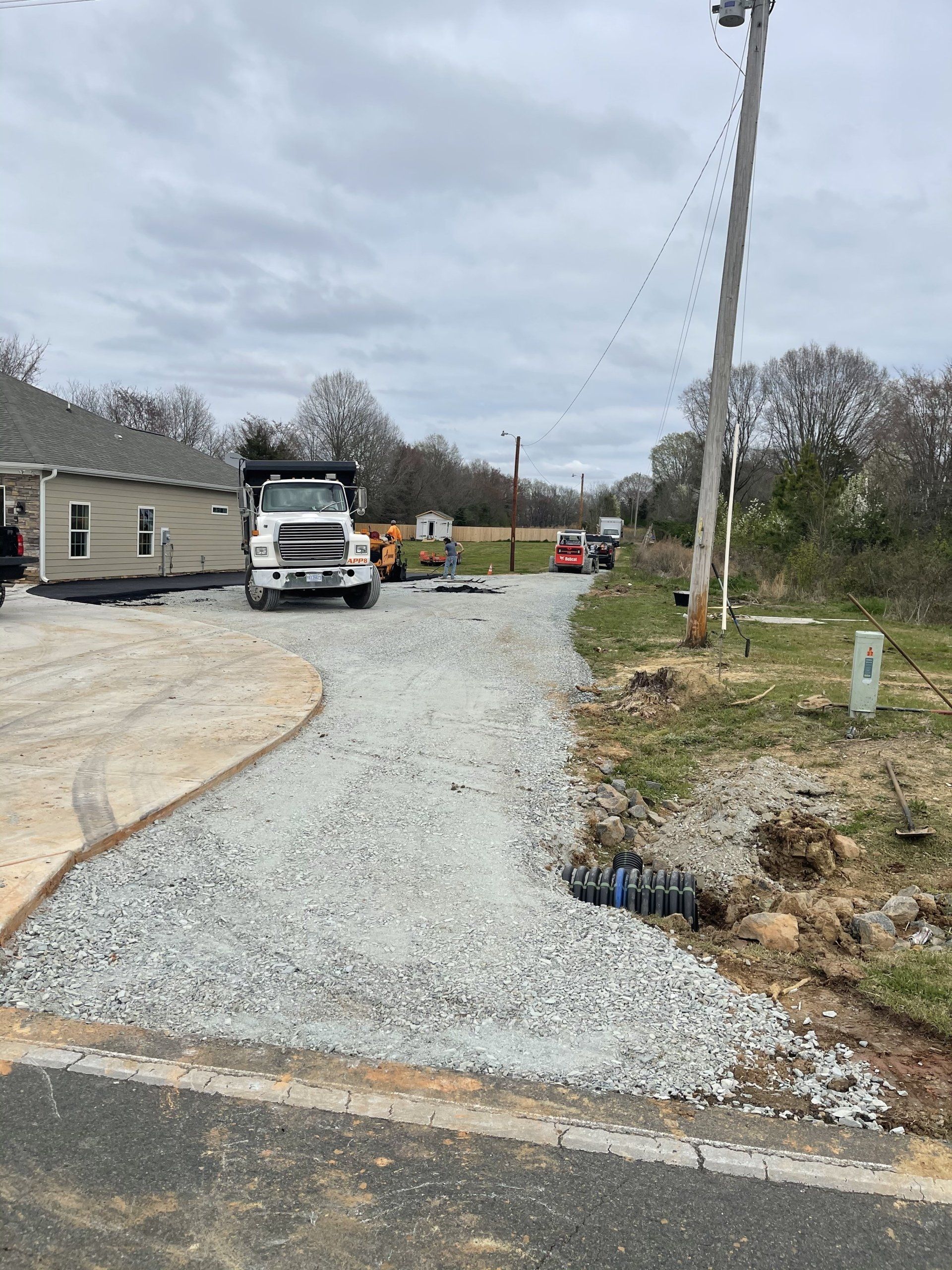 Asphalt and sealcoating services