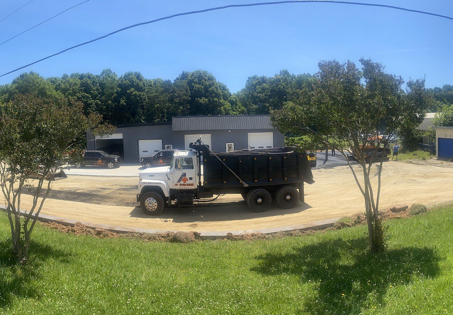 Asphalt and sealcoating services