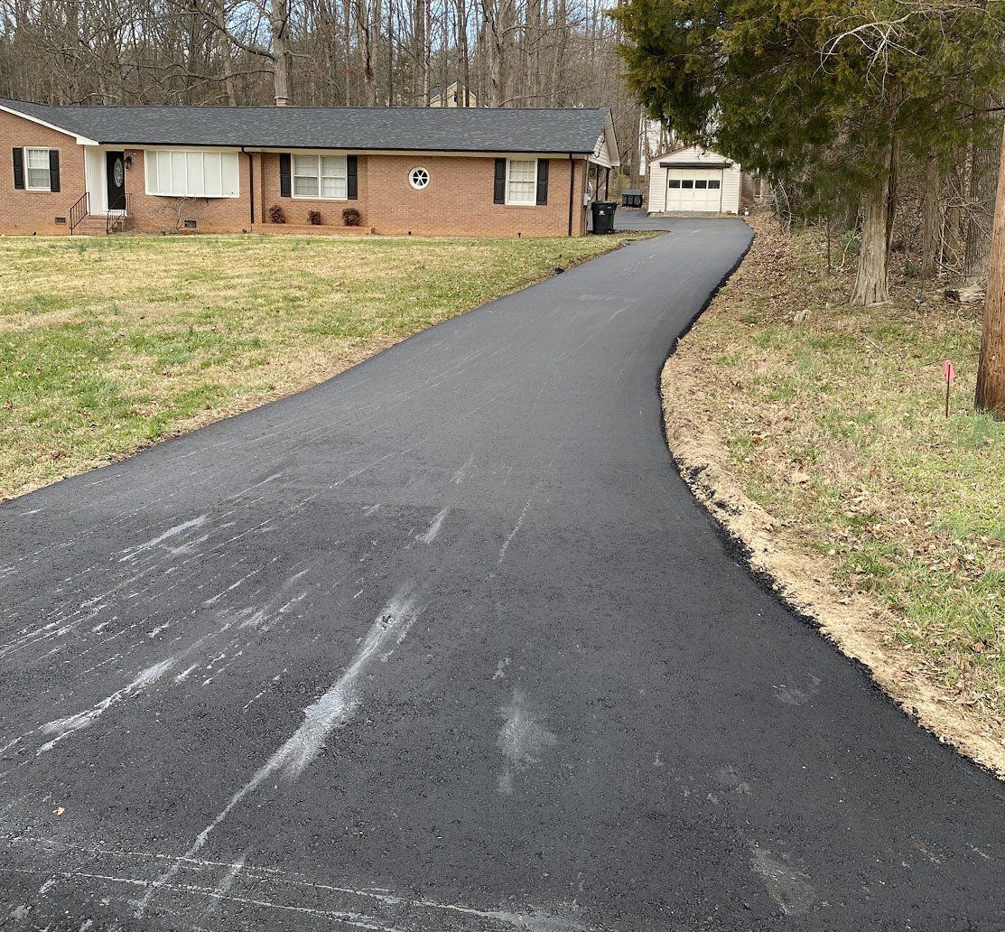 Asphalt and sealcoating services
