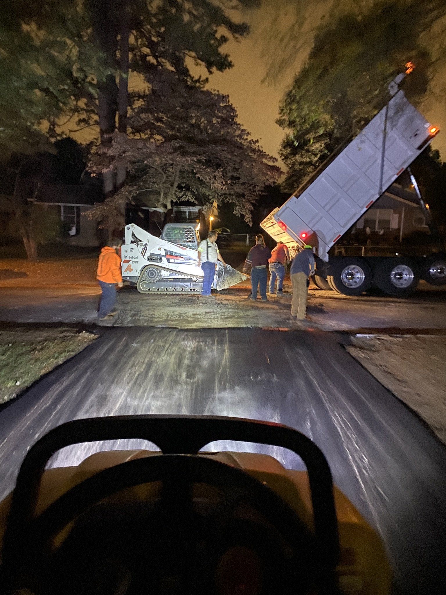 Asphalt and sealcoating services