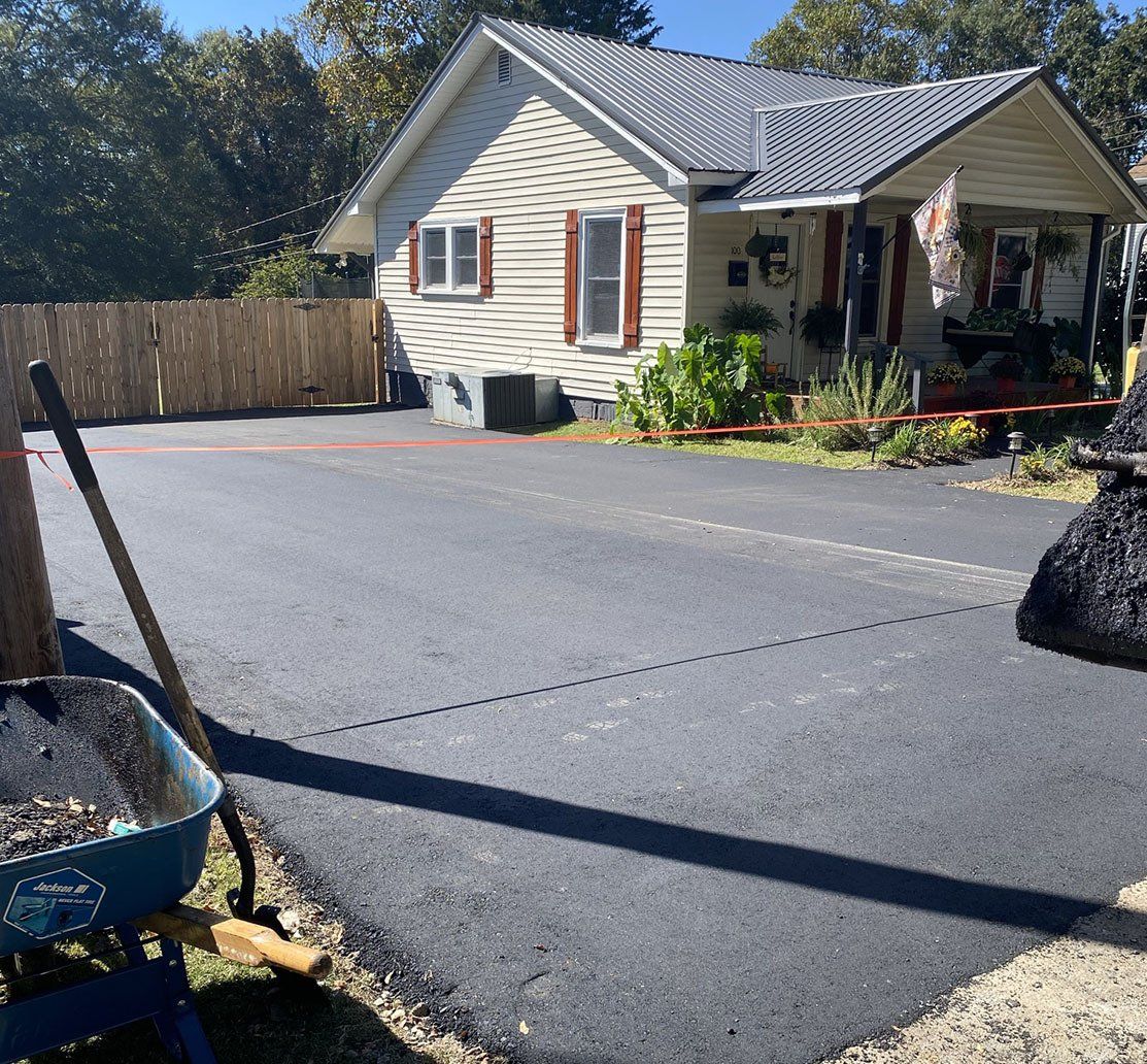 Asphalt and sealcoating services