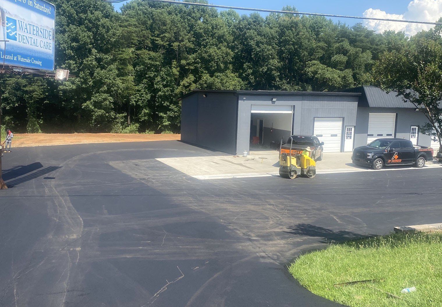 Asphalt and sealcoating services