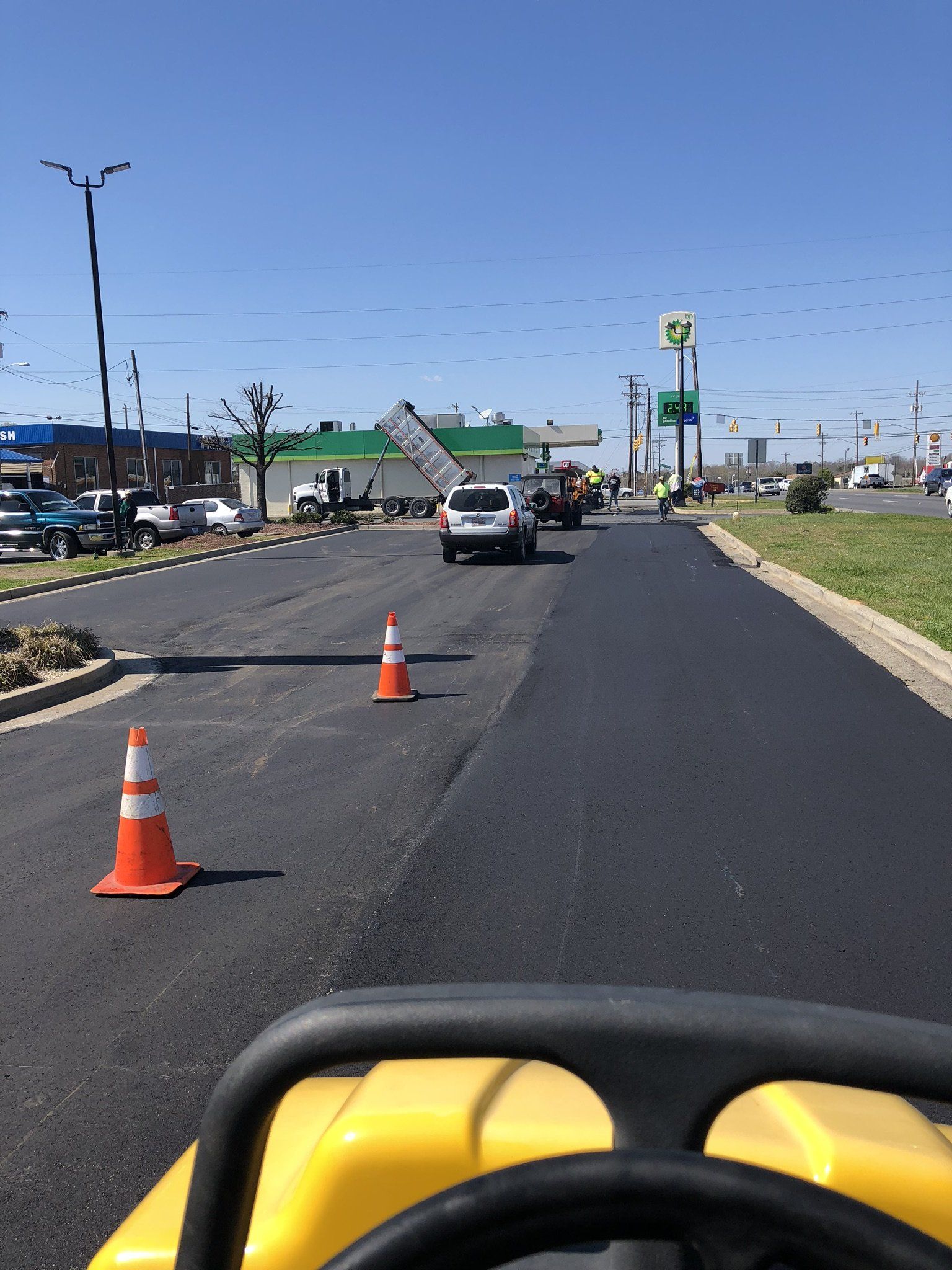 Asphalt and sealcoating services