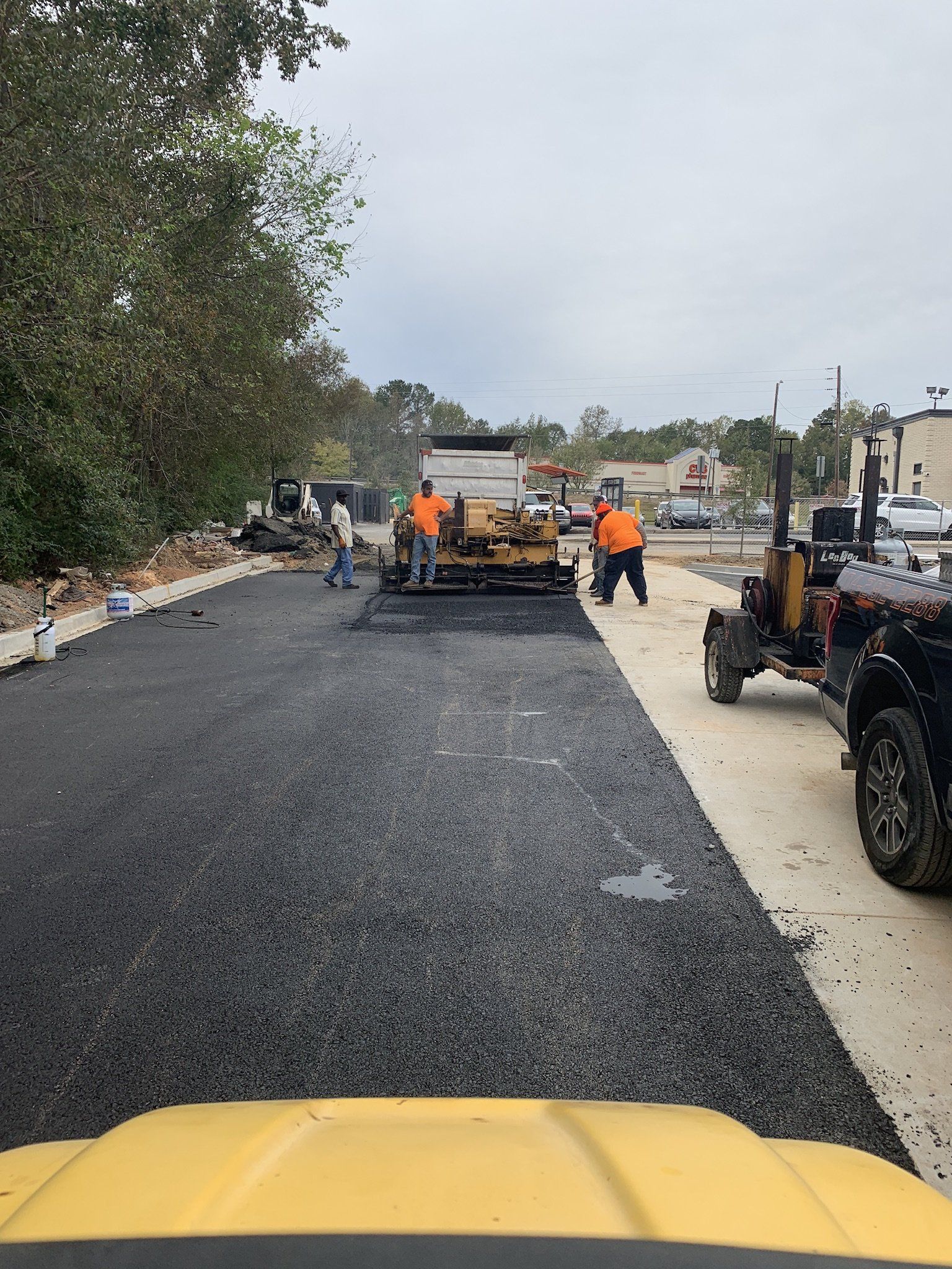 Asphalt and sealcoating services