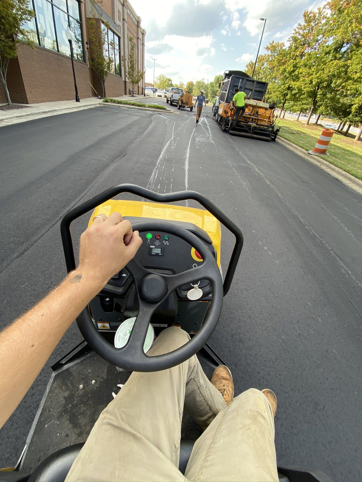 Asphalt and sealcoating services
