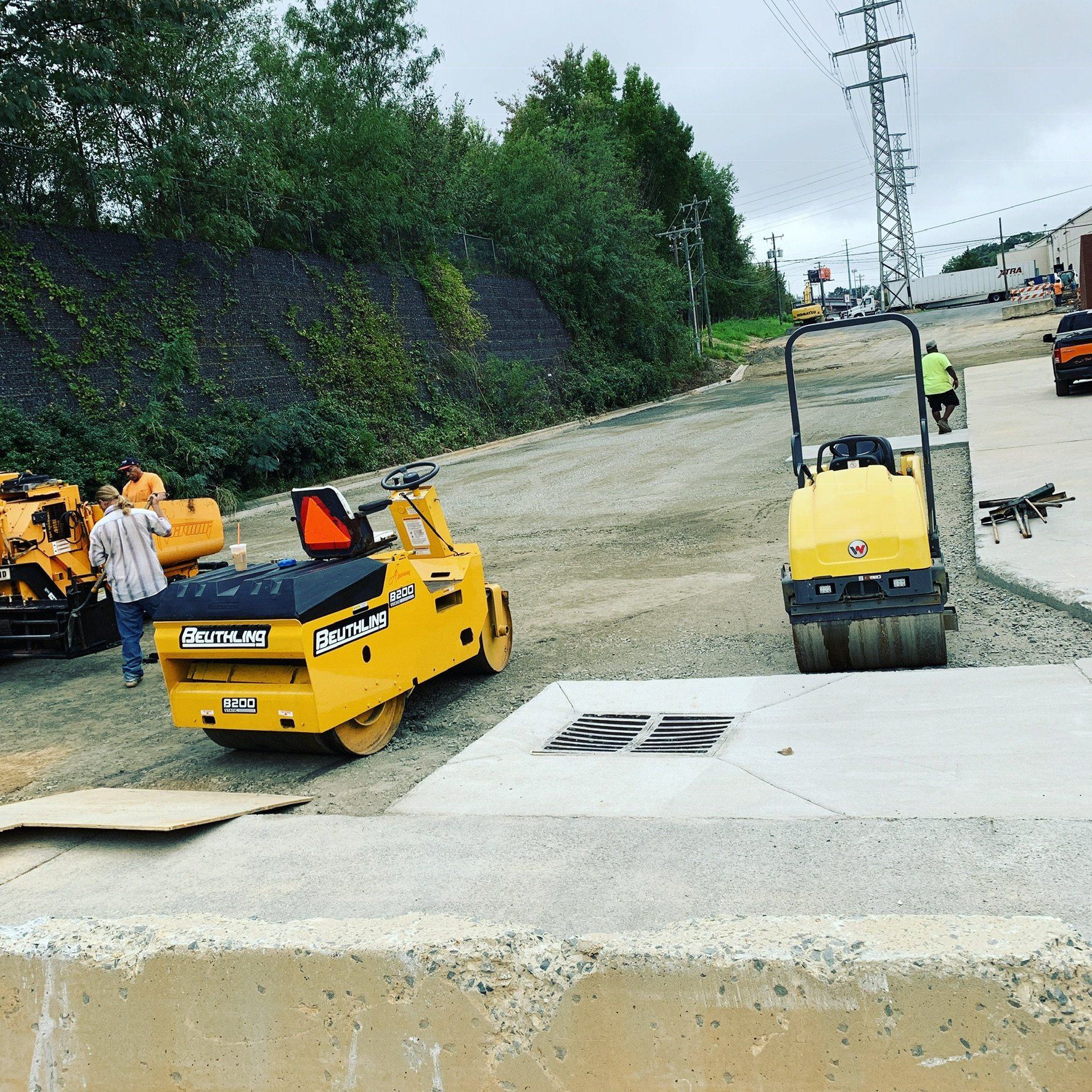 Asphalt and sealcoating services