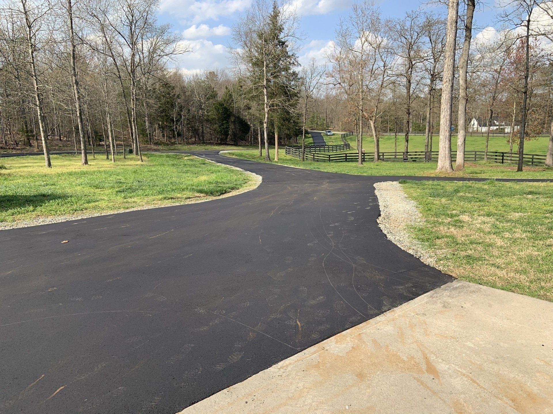 Asphalt and sealcoating services
