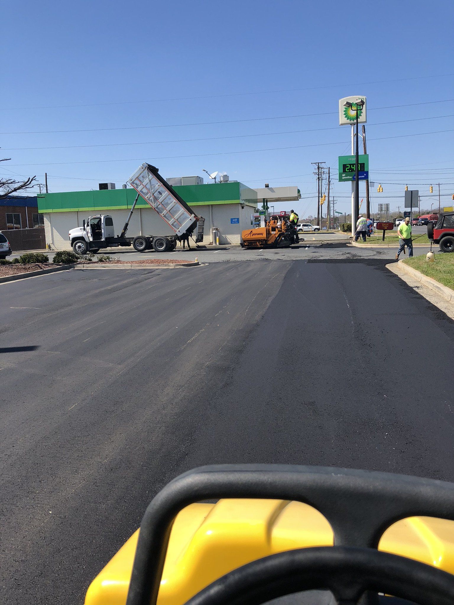 Asphalt and sealcoating services