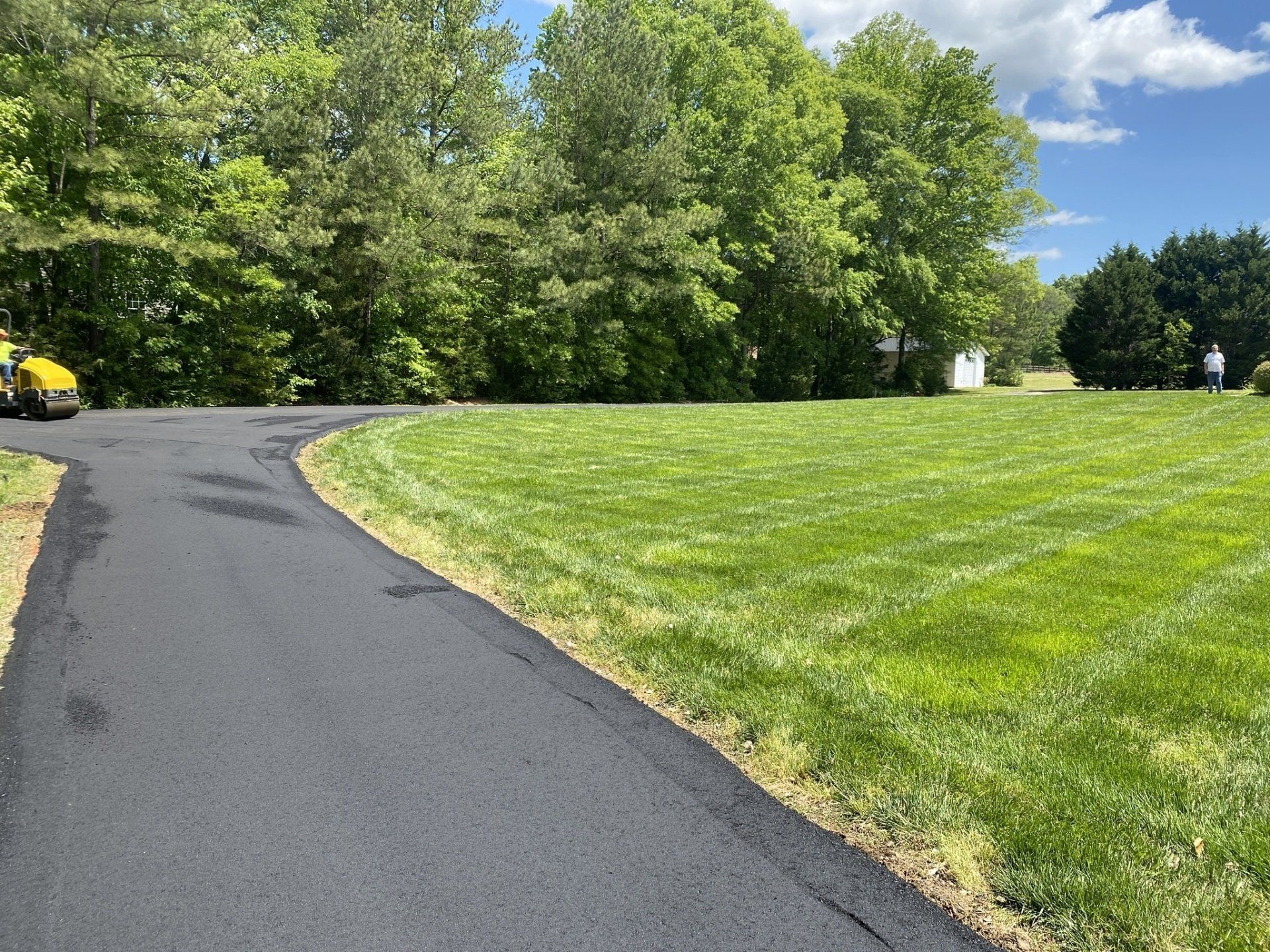 Asphalt and sealcoating services