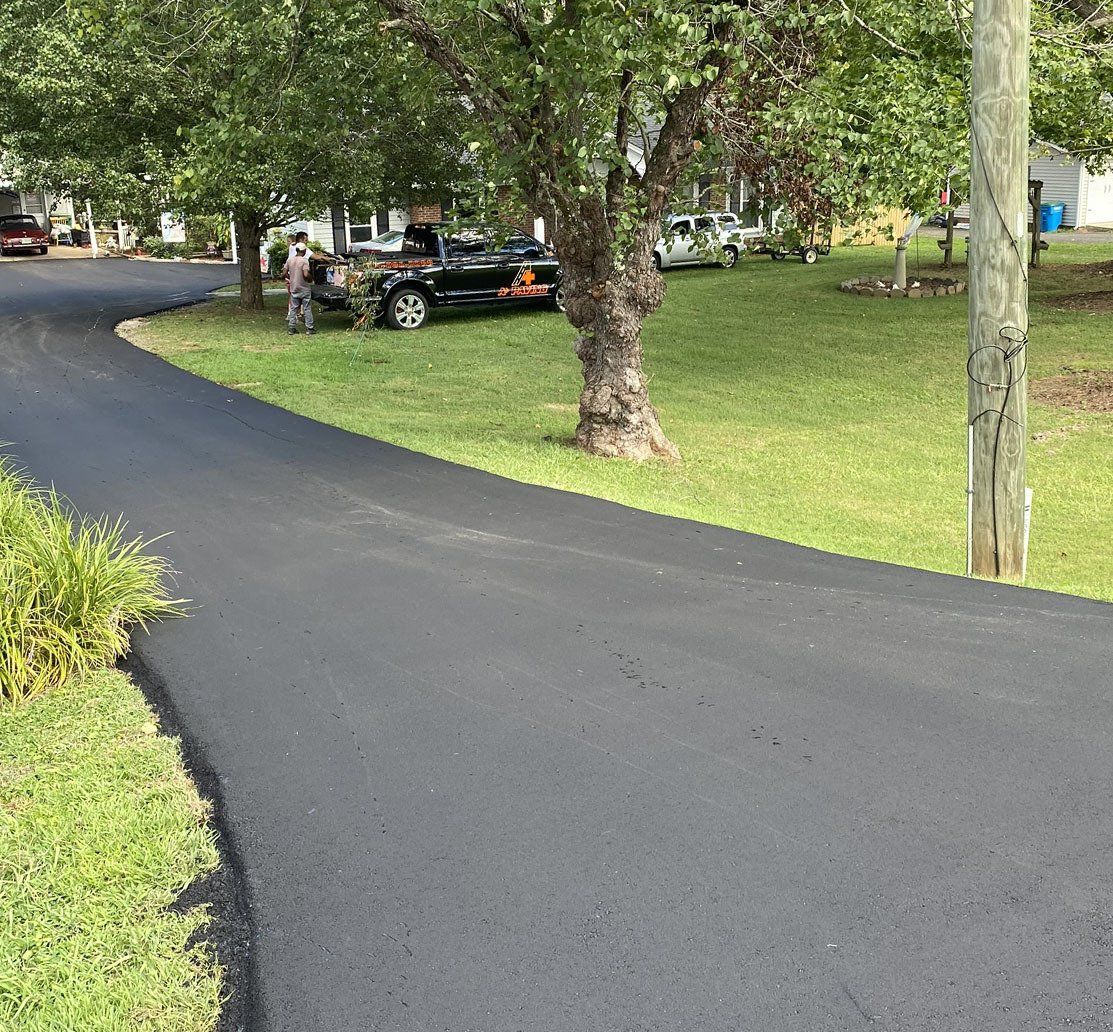 Asphalt and sealcoating services