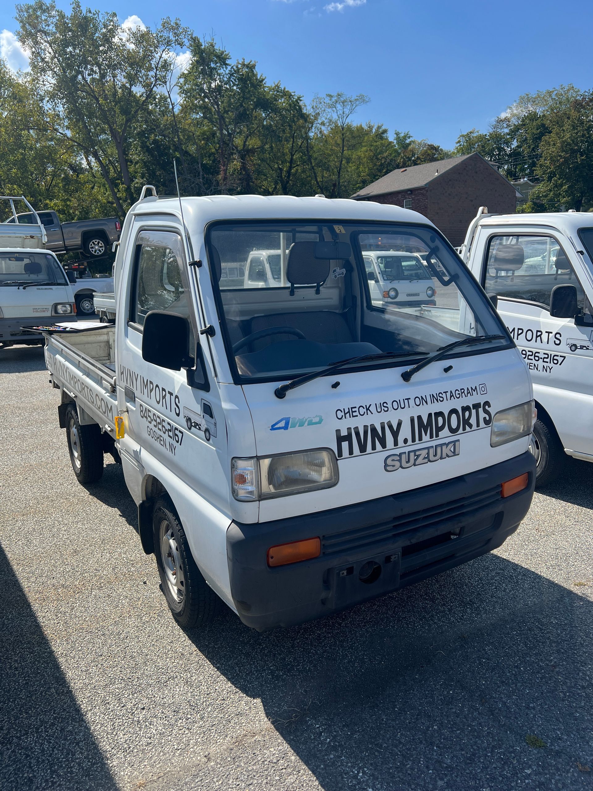 A kei truck dump truck  for sale suzuki carry for sale in a parking lot