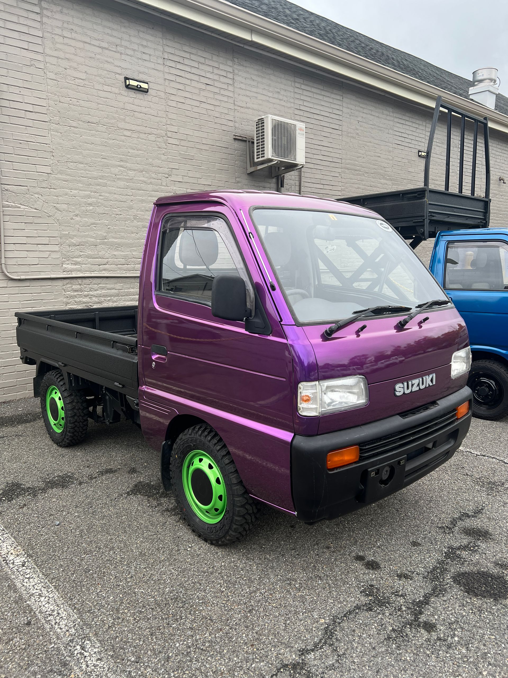 A kei truck for sale 1992 Suzuki Carry Kei truck for sale in a parking lot