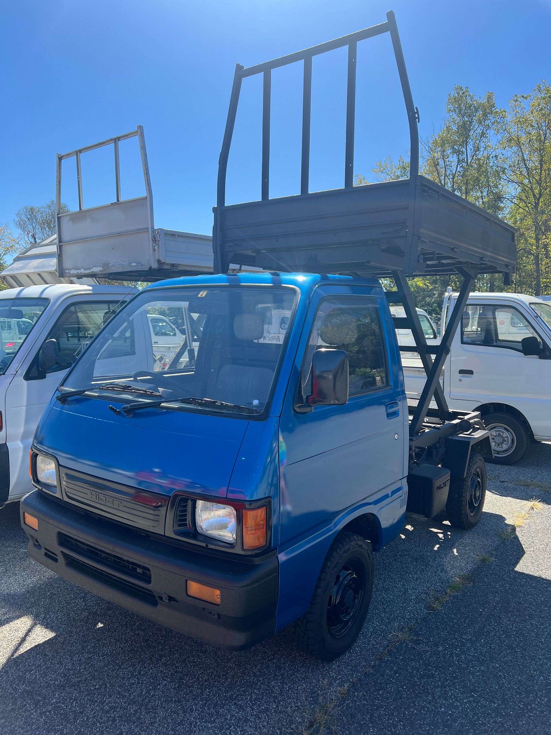 A kei truck for sale Daihatsu Hijet Climber Scissor Dump Truck for sale in a parking lot