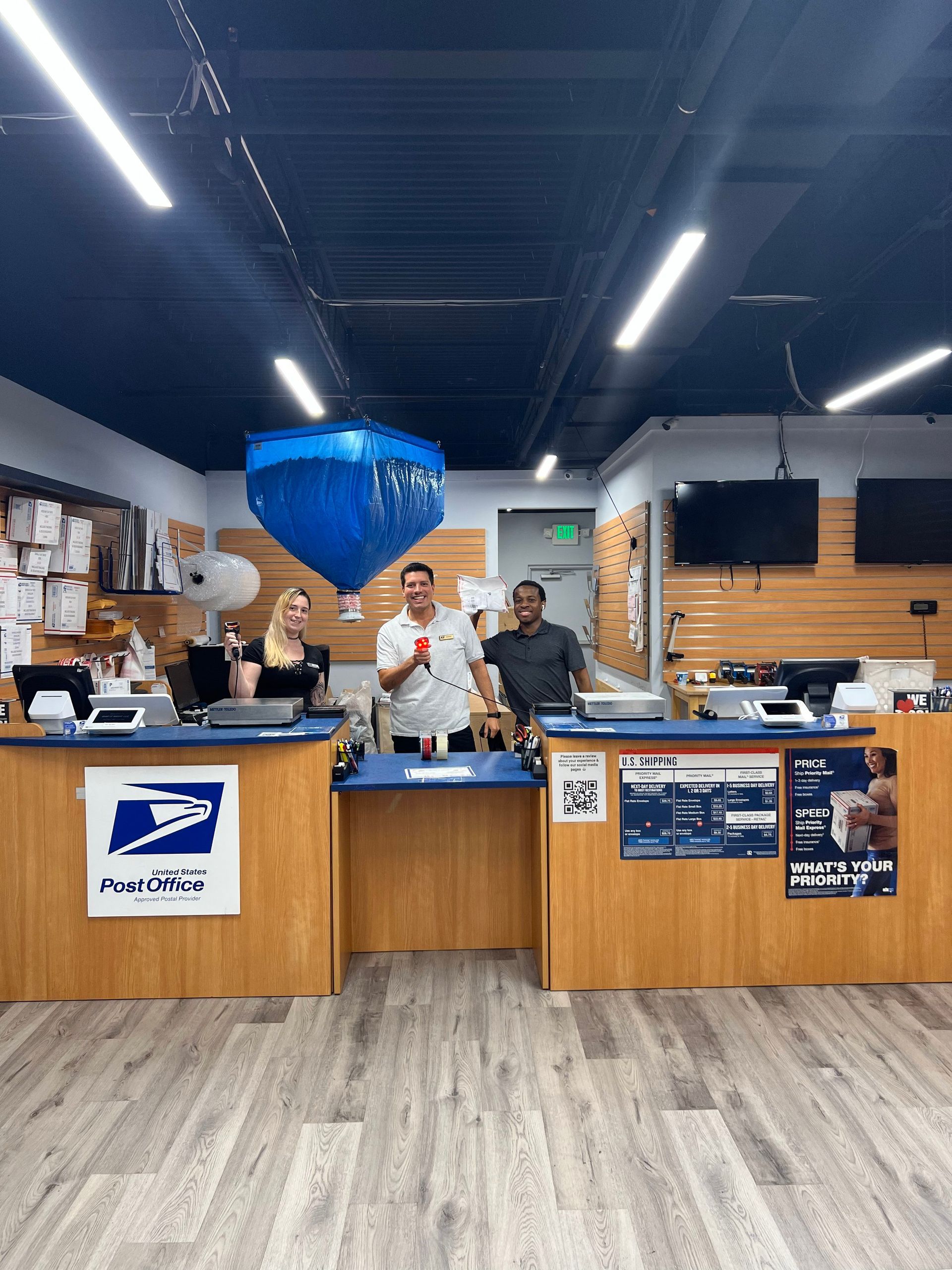 Photo-of-team-members-ship-it-right-usps