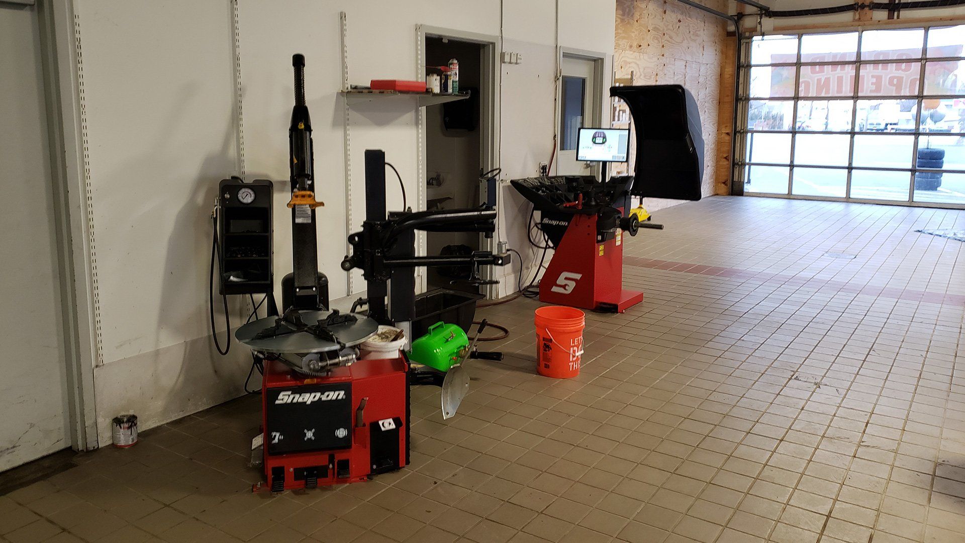 Inside Vails Gate Tire & Auto Shop - Vails Gate Tire & Auto - 898 Blooming Grove Tpke New Windsor, NY 12553