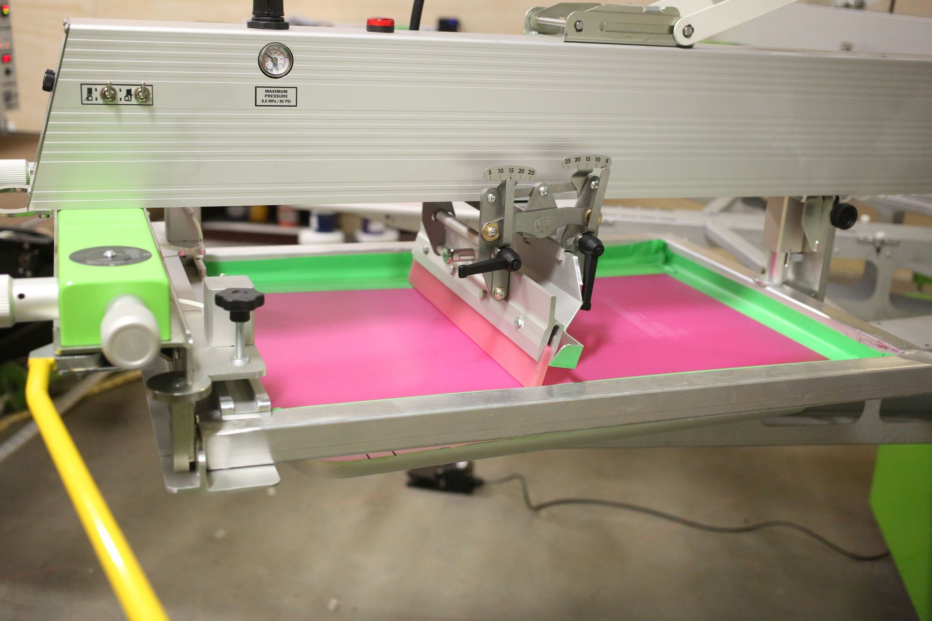 The Benefits of Working with Local Screen Printing Companies