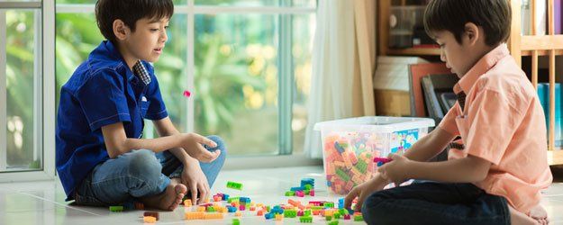 kids playing blocks