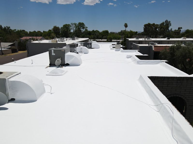 A white roof with a l on it.