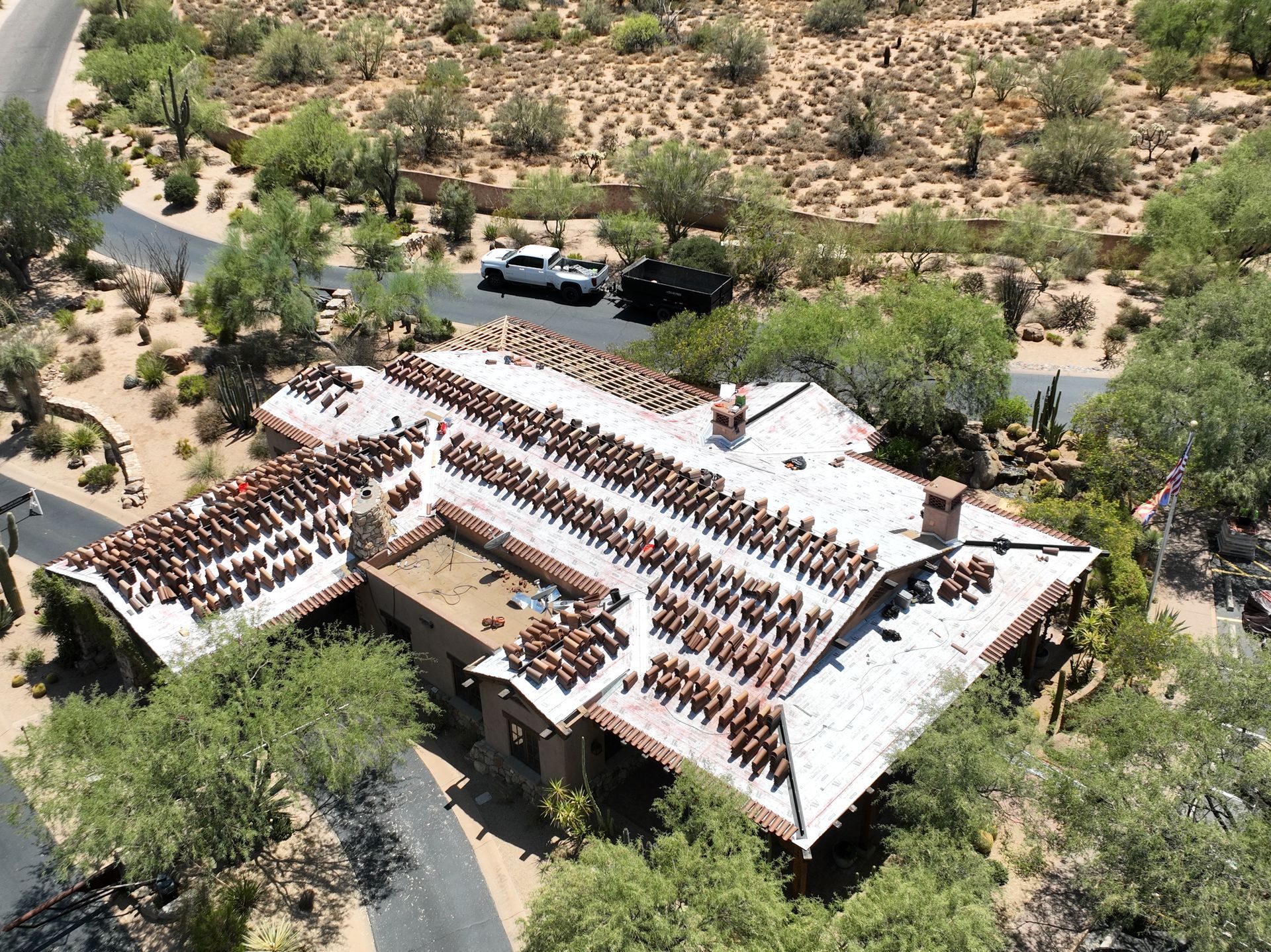 An aerial view of a large house in the middle of a desert.