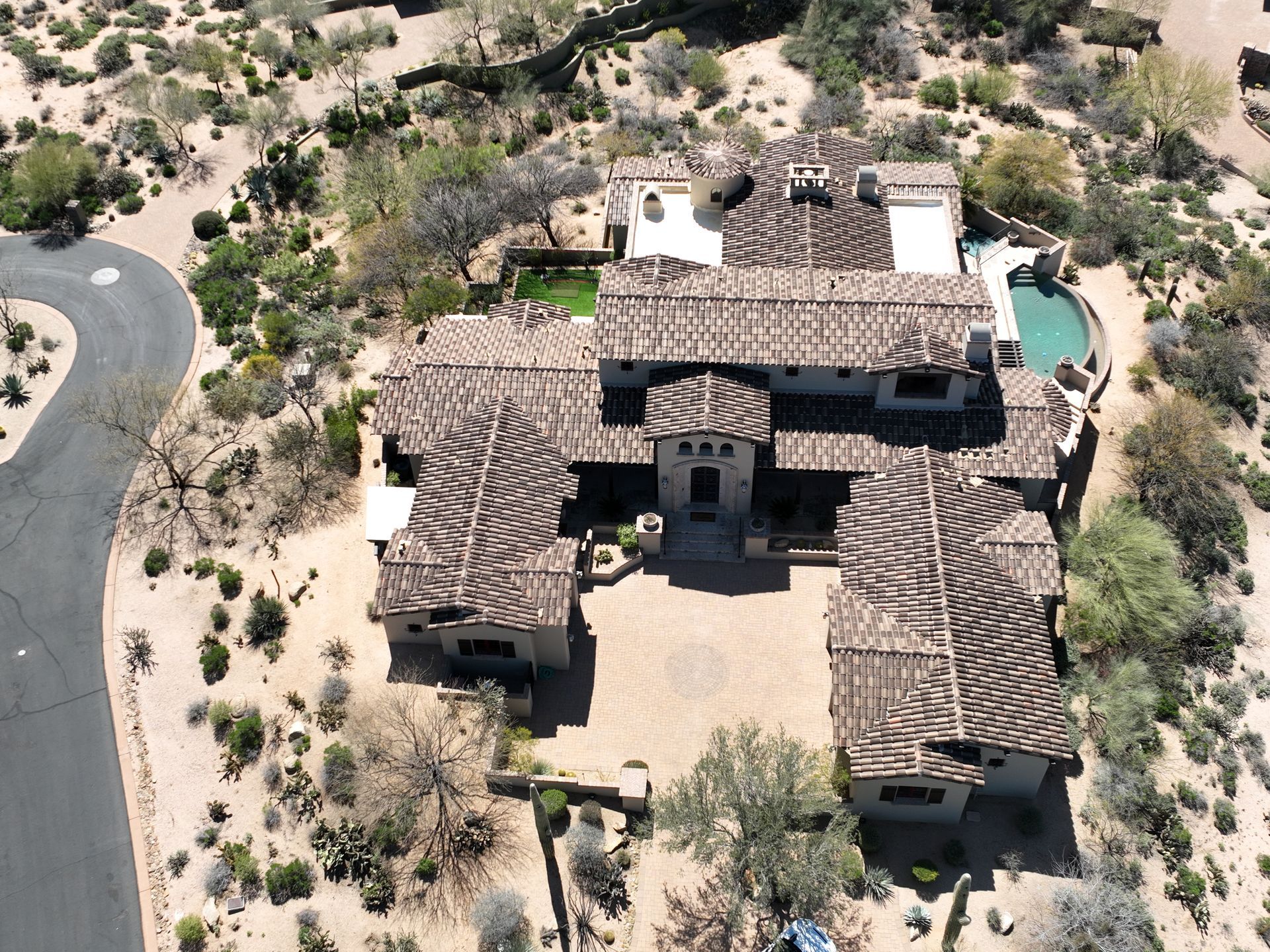 An aerial view of a large house in the desert.