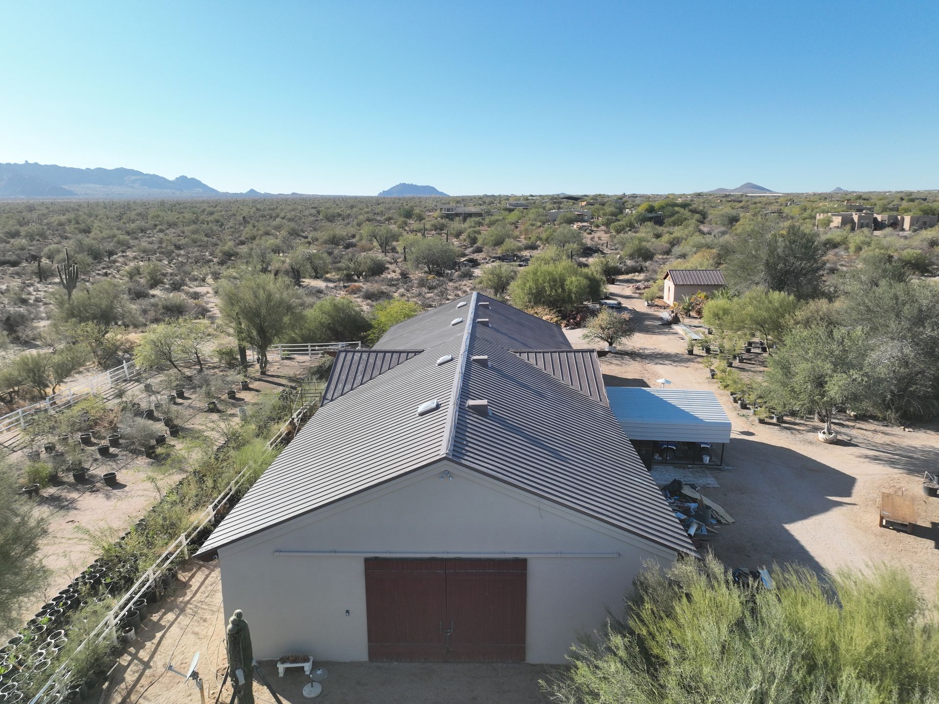 An aerial view of a house in the middle of a desert.