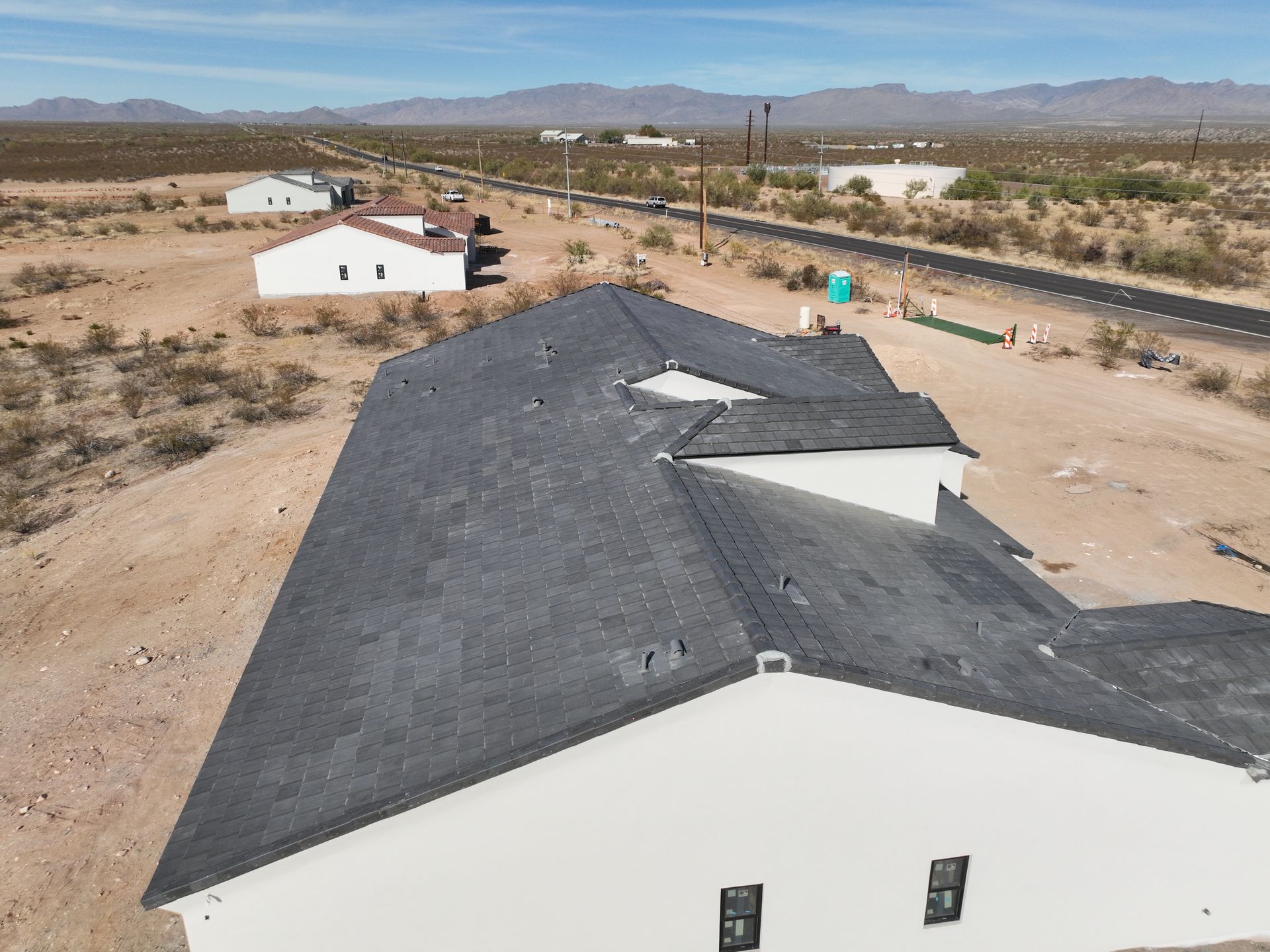 An aerial view of a house in the desert.