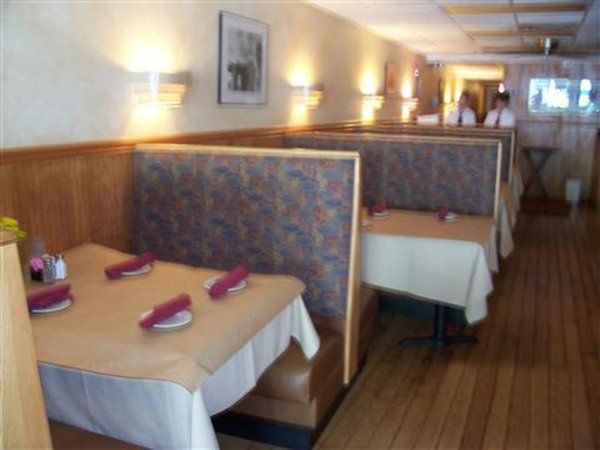 Bernacle Bill's Seafood interior