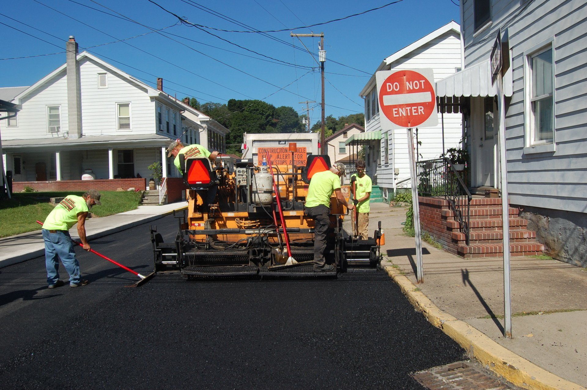 Asphalt paving service