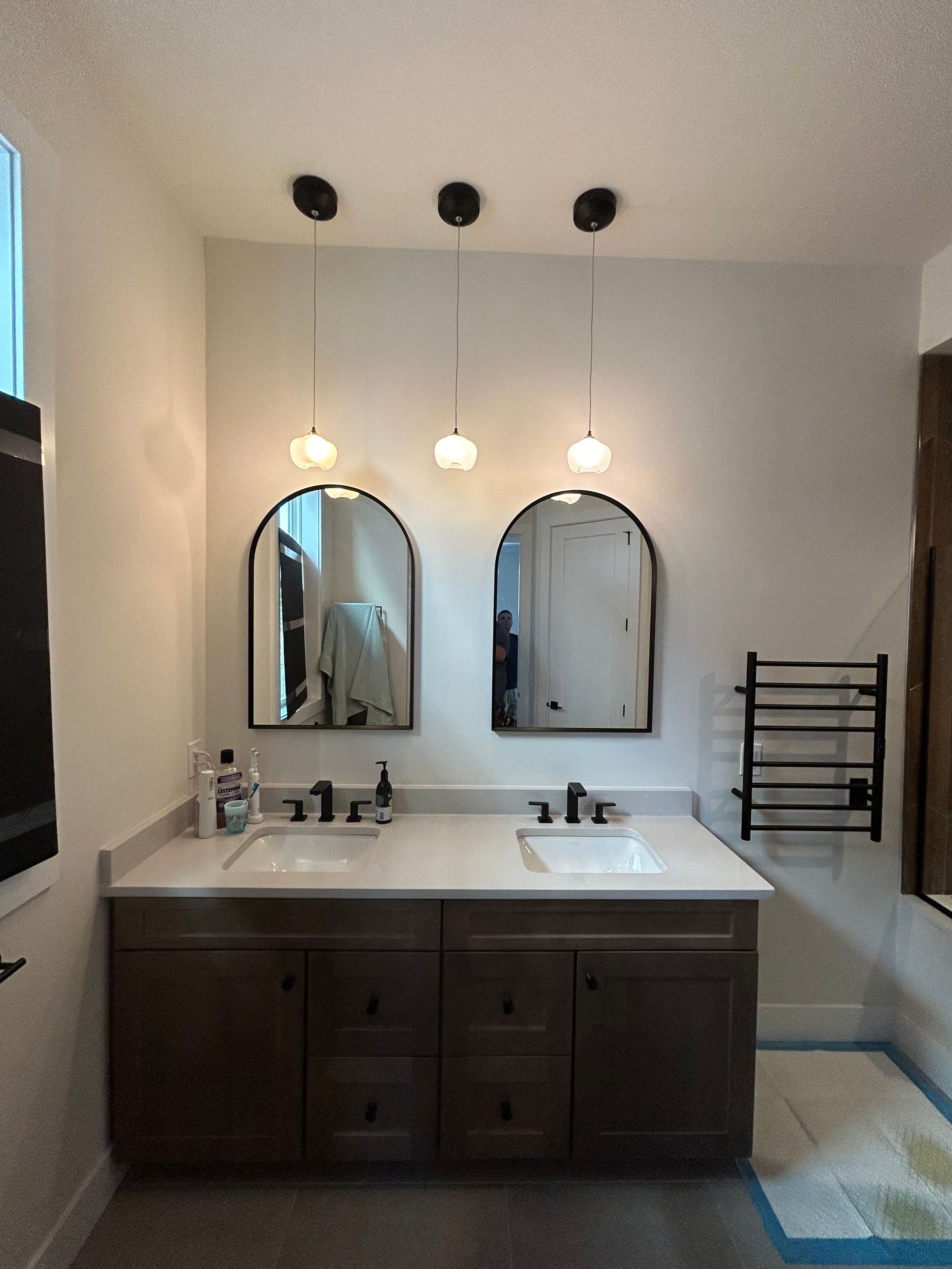 A bathroom with two sinks and two mirrors