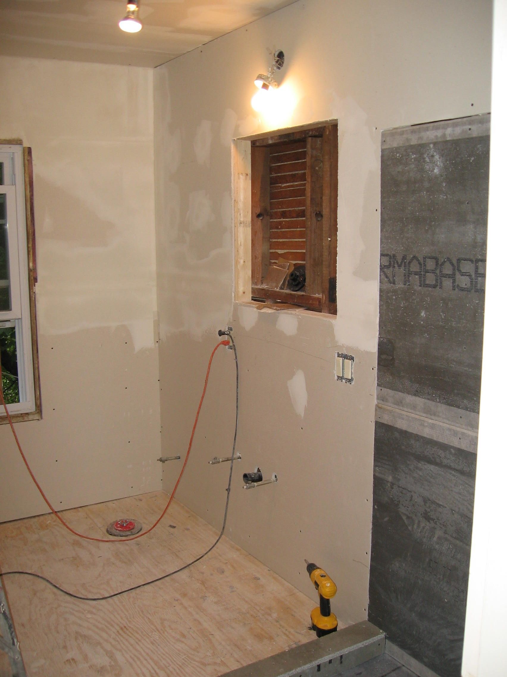 A room with a window and a drill in it.