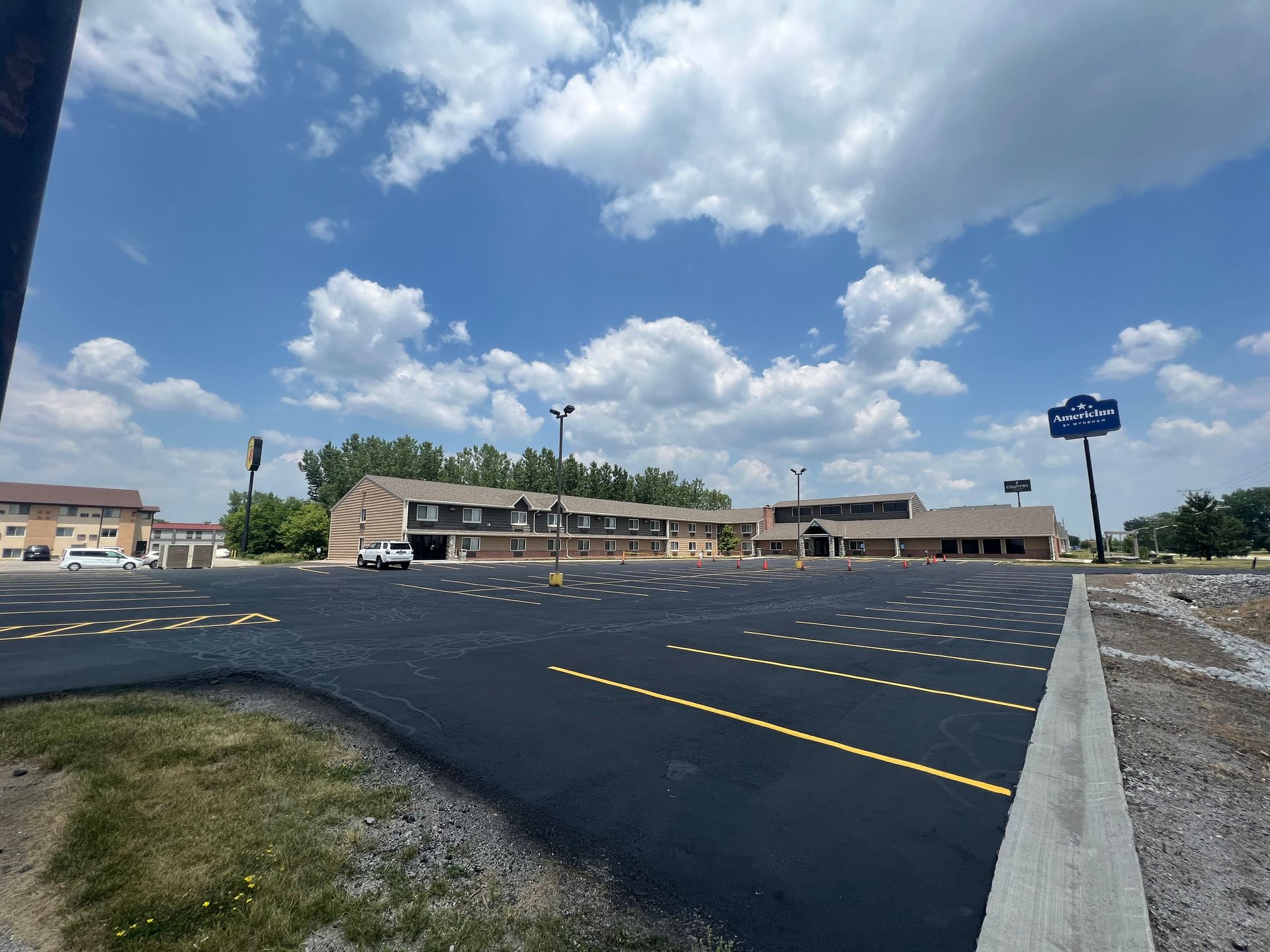 asphalt parking lot repair