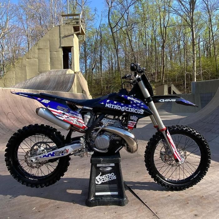A dirt bike with the word circus on it