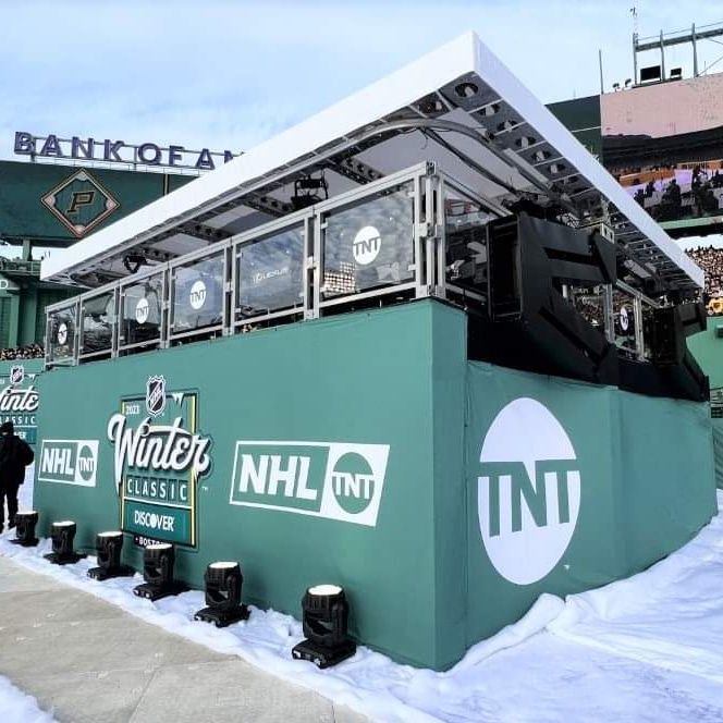 A tnt sign is on the side of a building