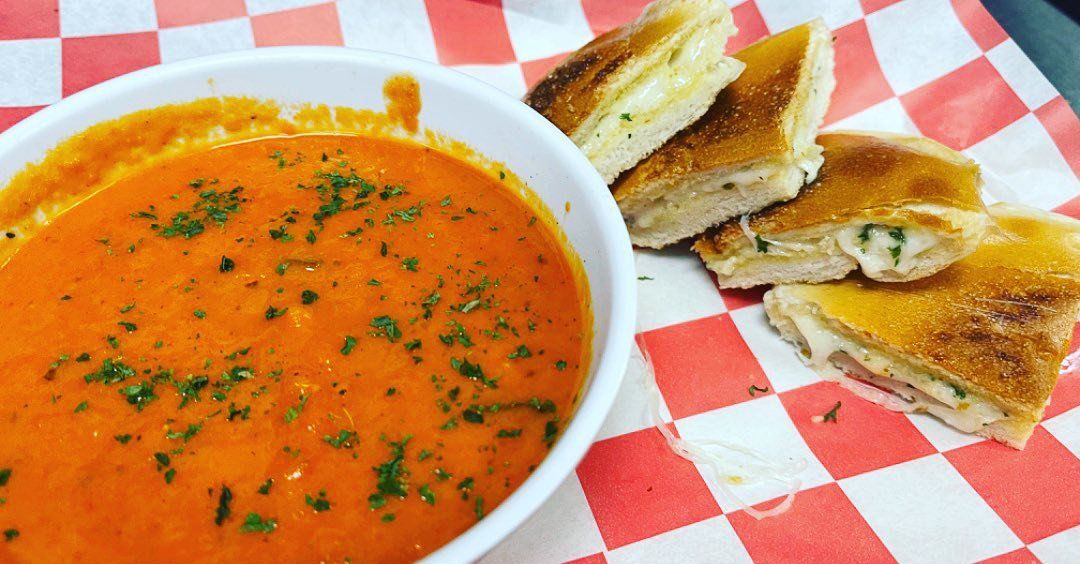 Garlic Grilled Cheese & Tomato Bisque Soup