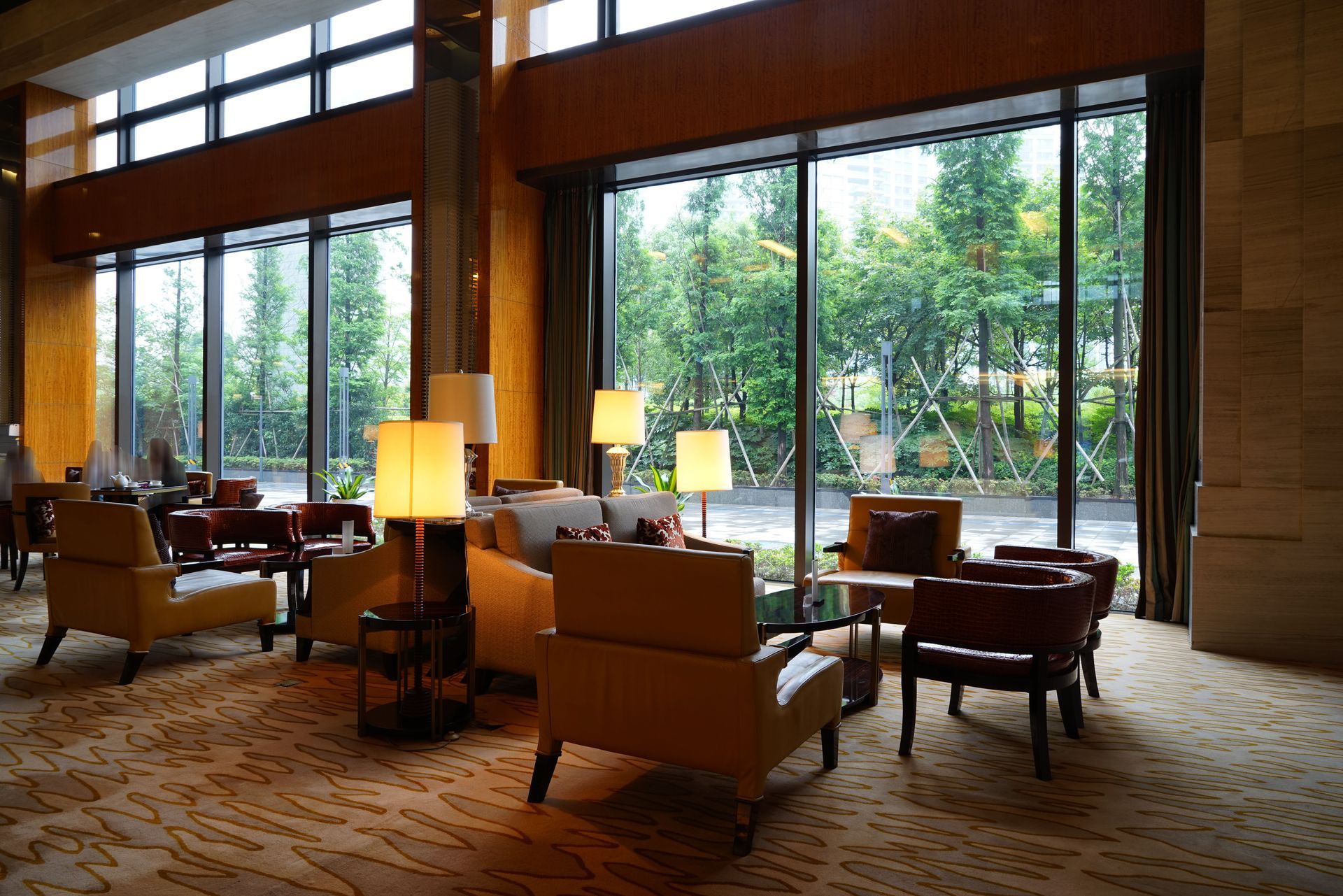 5 Ways a Local Glass Company Adds Value to Your Property