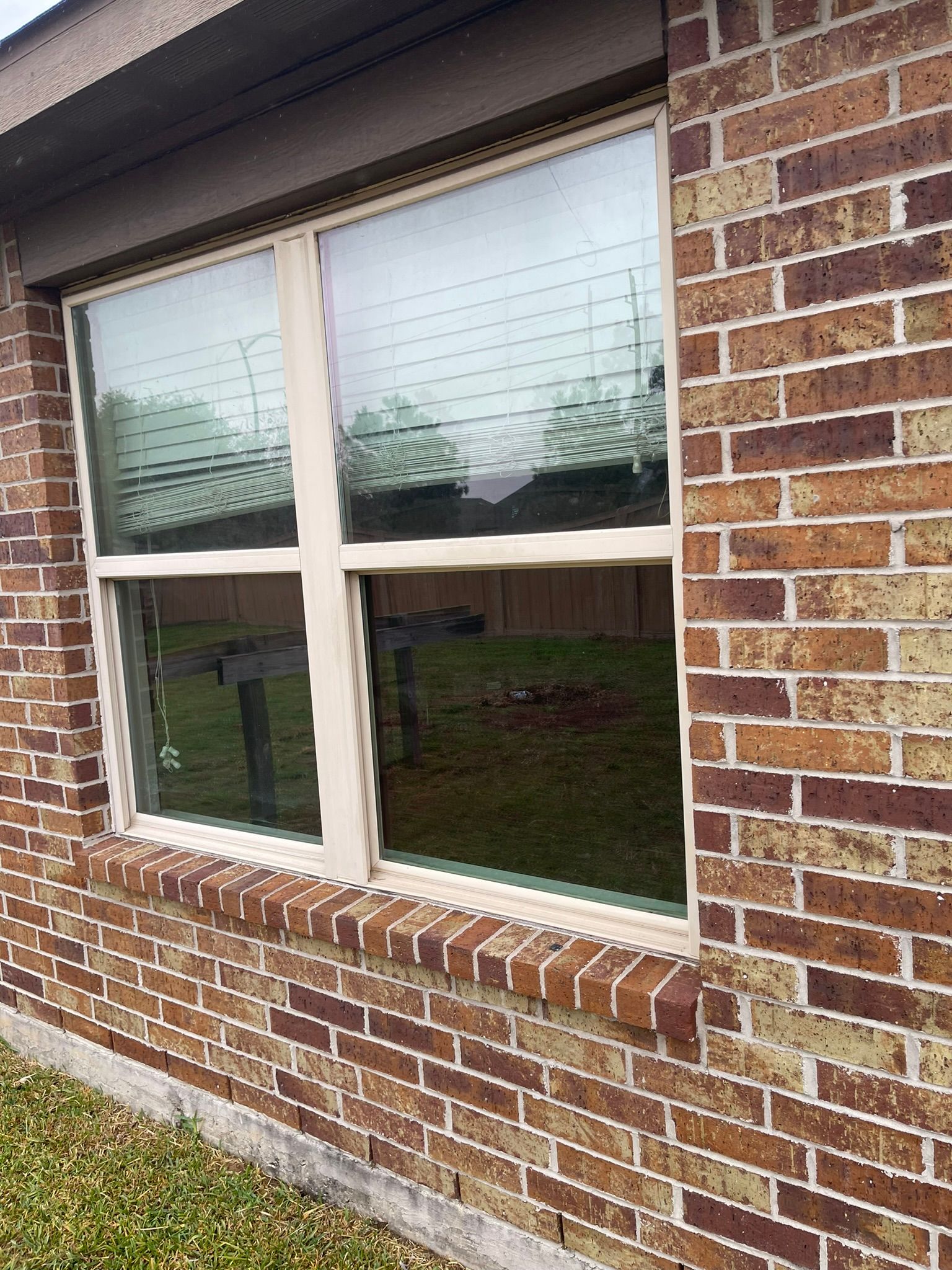 A brick building with a window on the side of it.