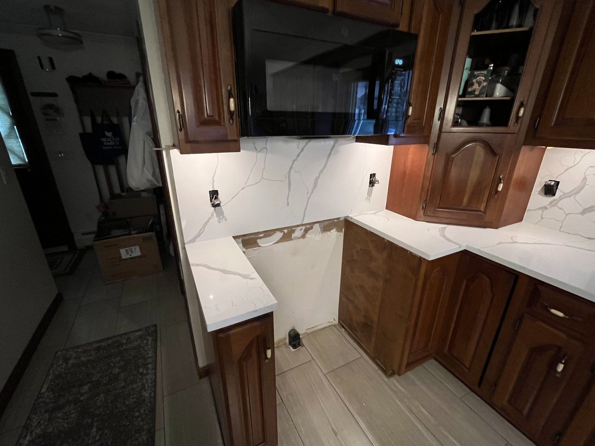 Kitchen with an empty slot for an appliance