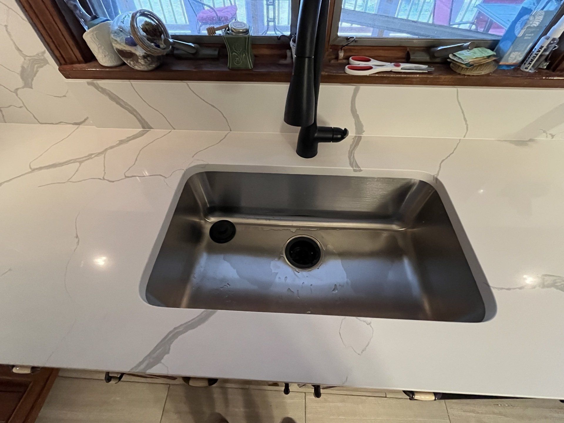 New kitchen sink with black faucet