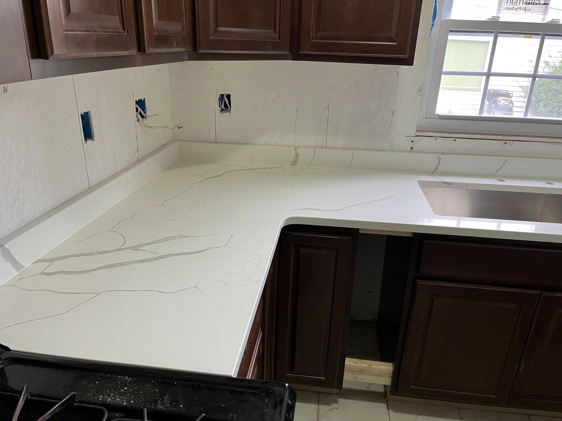 L-shaped quartz countertop