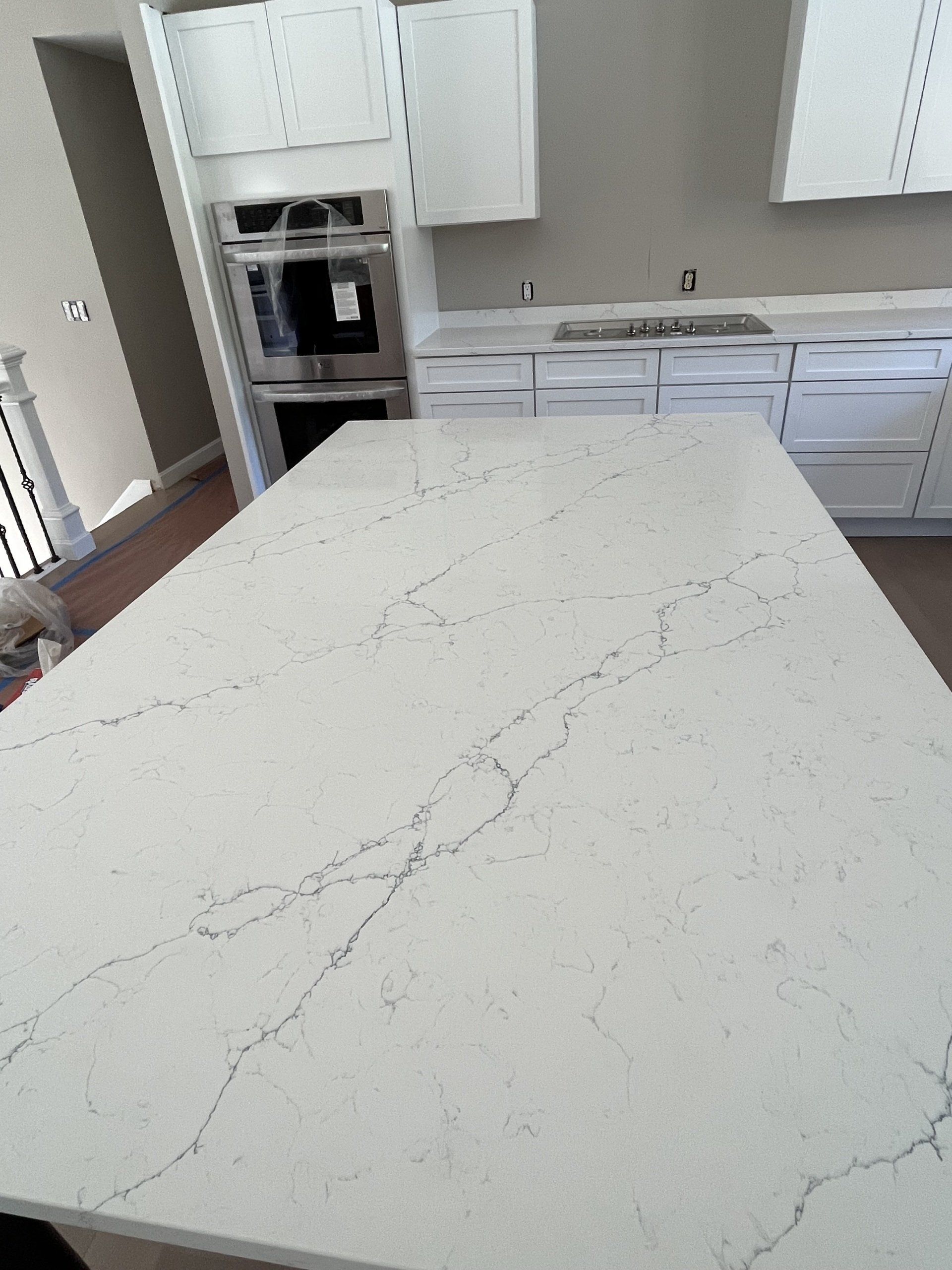 White and gray quartz countertop