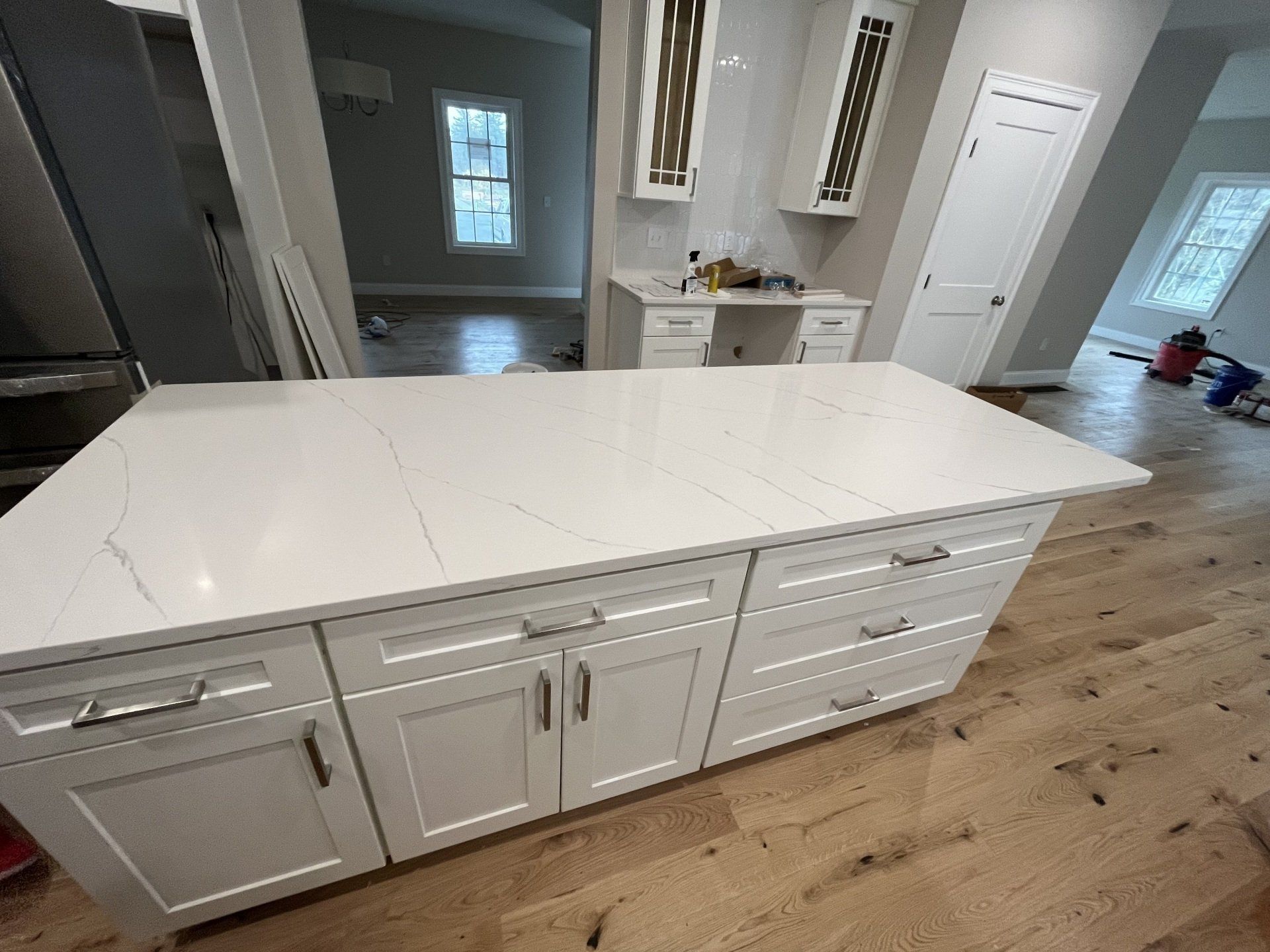 Kitchen island with white cabinets 