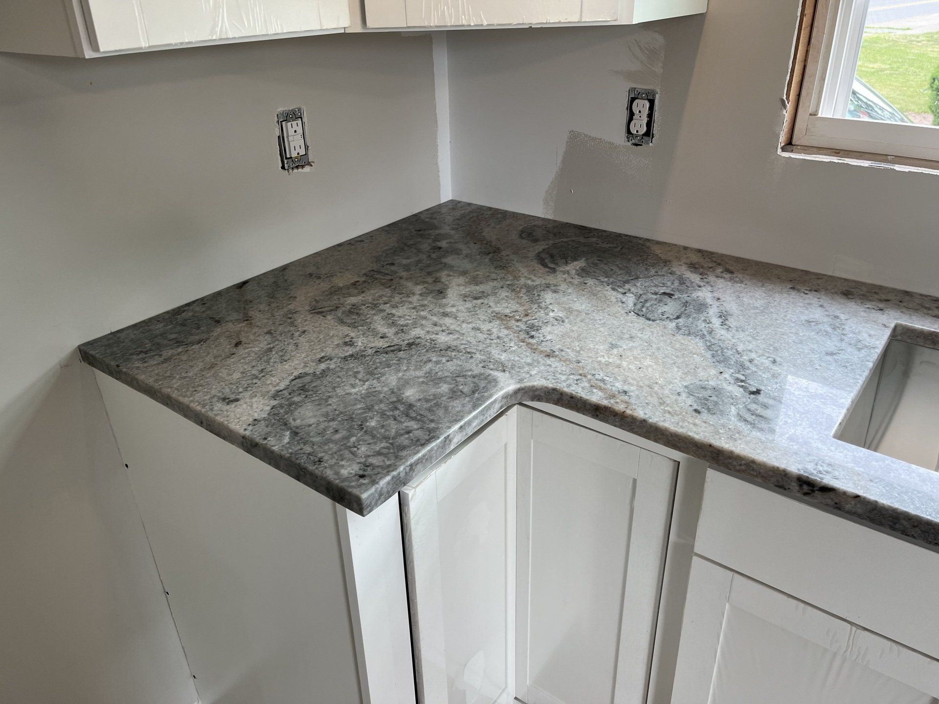L-shaped countertop