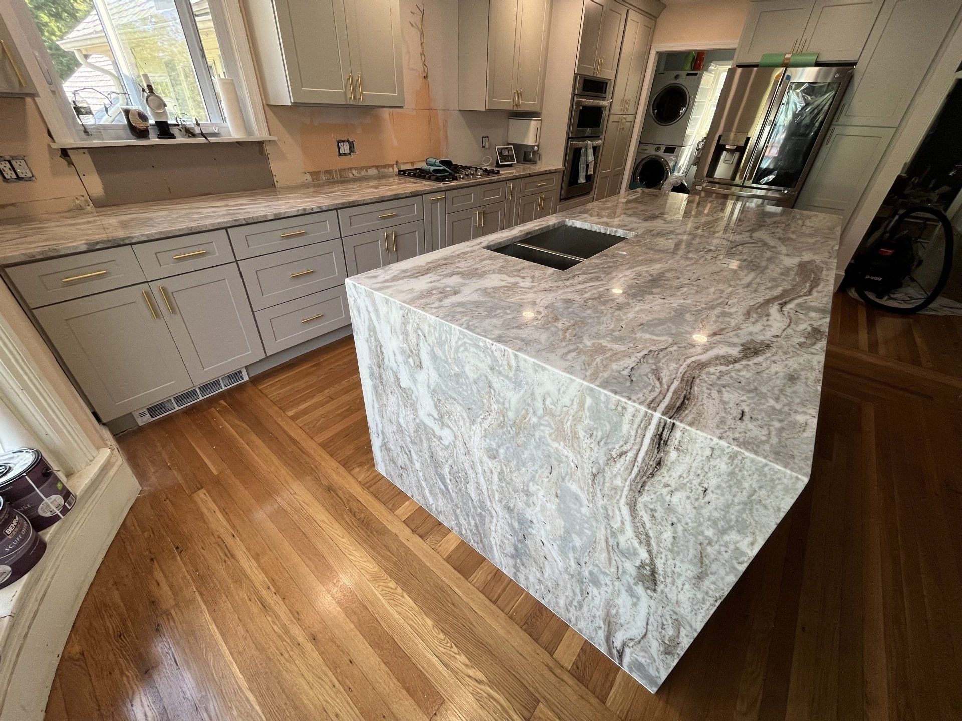 Kitchen with an island and wooden floor