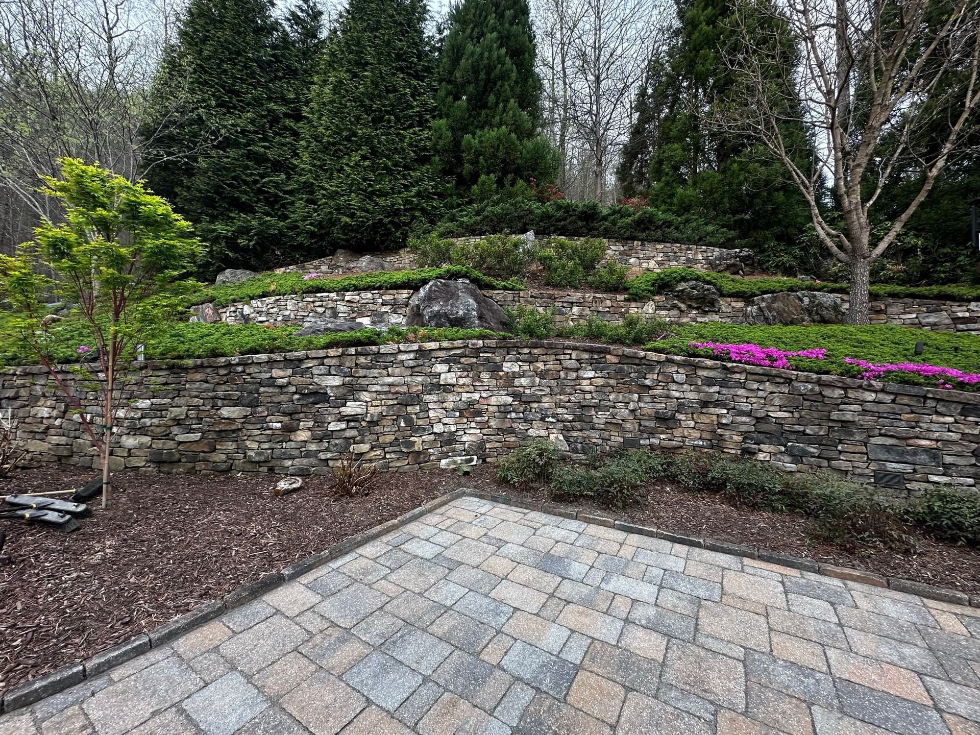 There is a stone wall in the middle of the garden.
