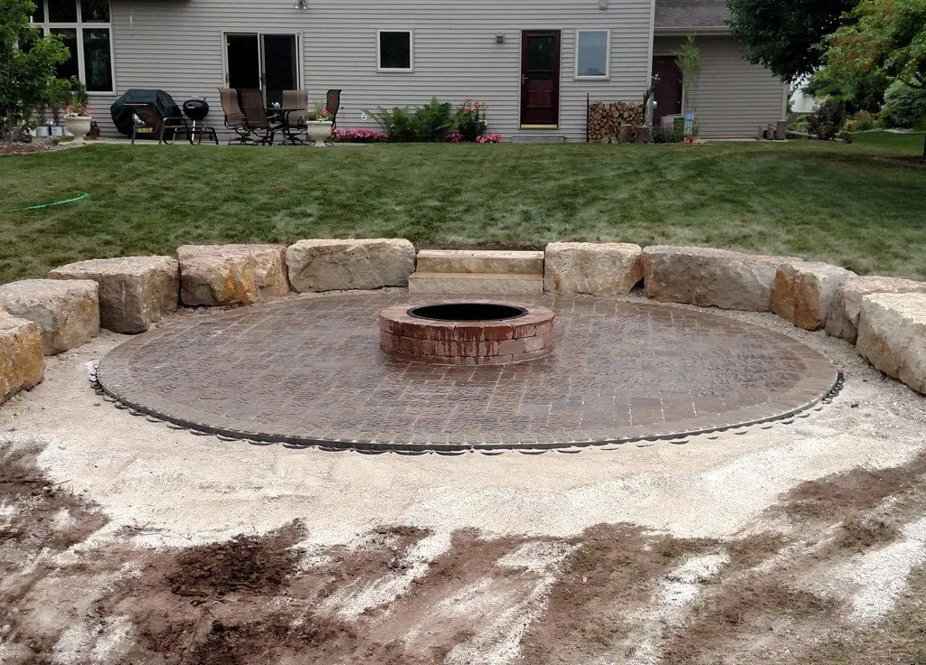Hardscape fire pit